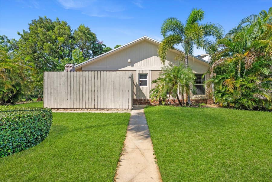 Property photo for 191 SE 1st Circle, Boynton Beach, FL