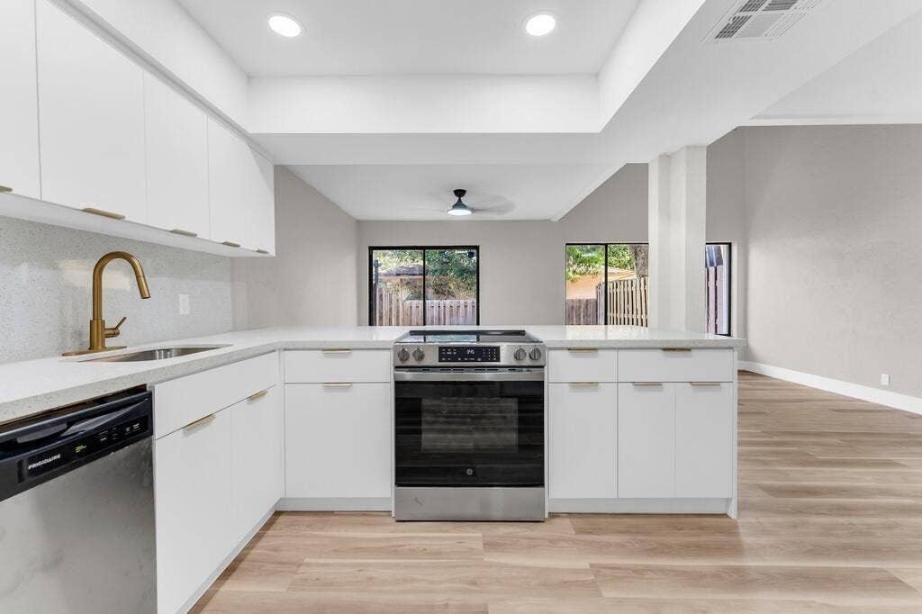 4281 NW 76 Avenue, Davie, FL 33328 11_1024px