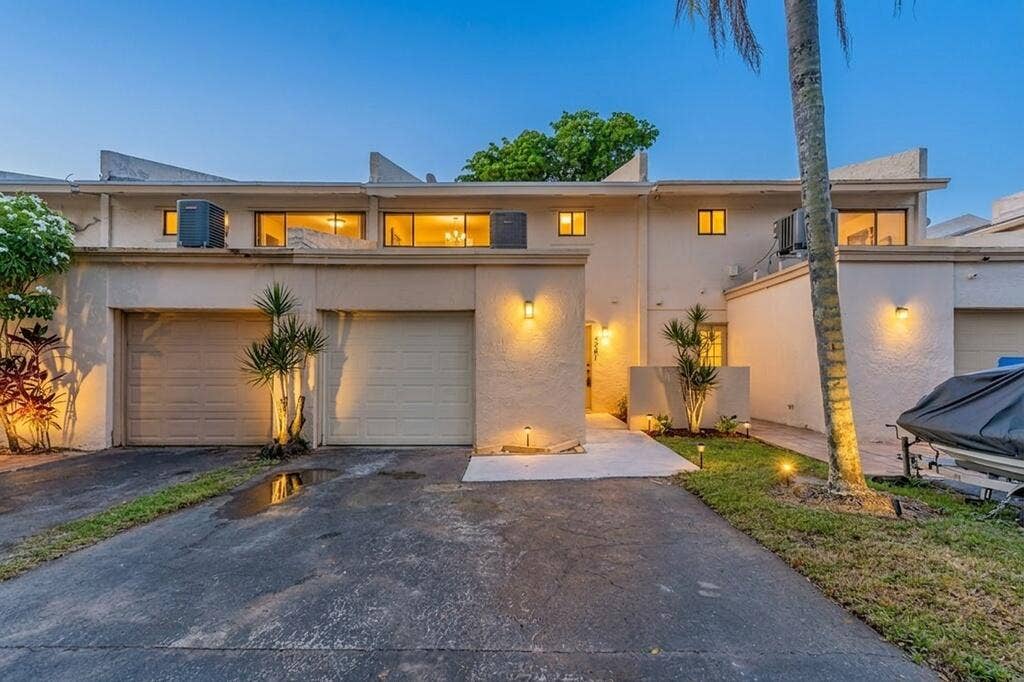 4281 NW 76 Avenue, Davie, FL 33328 a_1024px