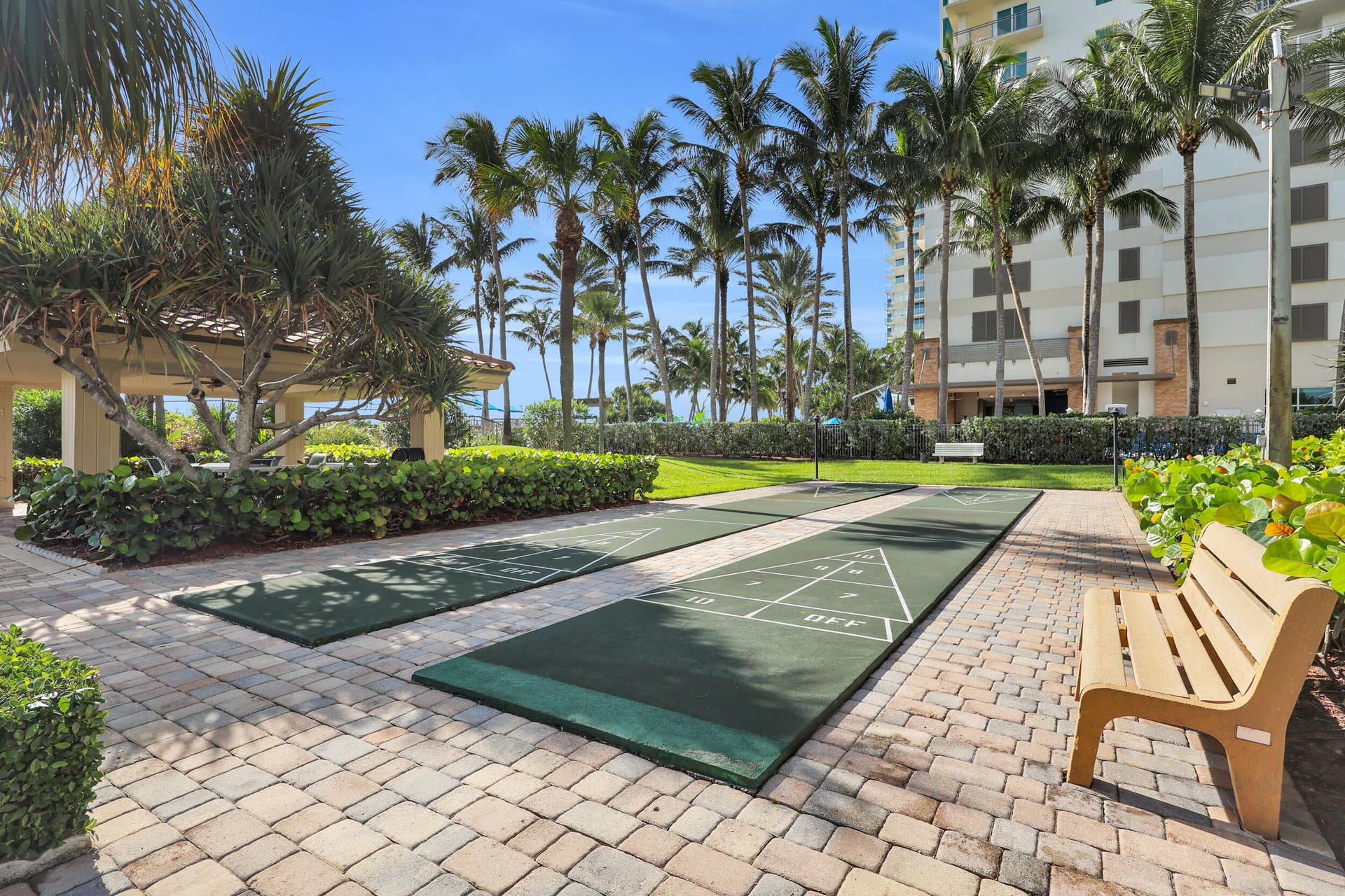 3400 N OCEAN Avenue, #1605, Singer Island, FL 33404 39_8p3a6576