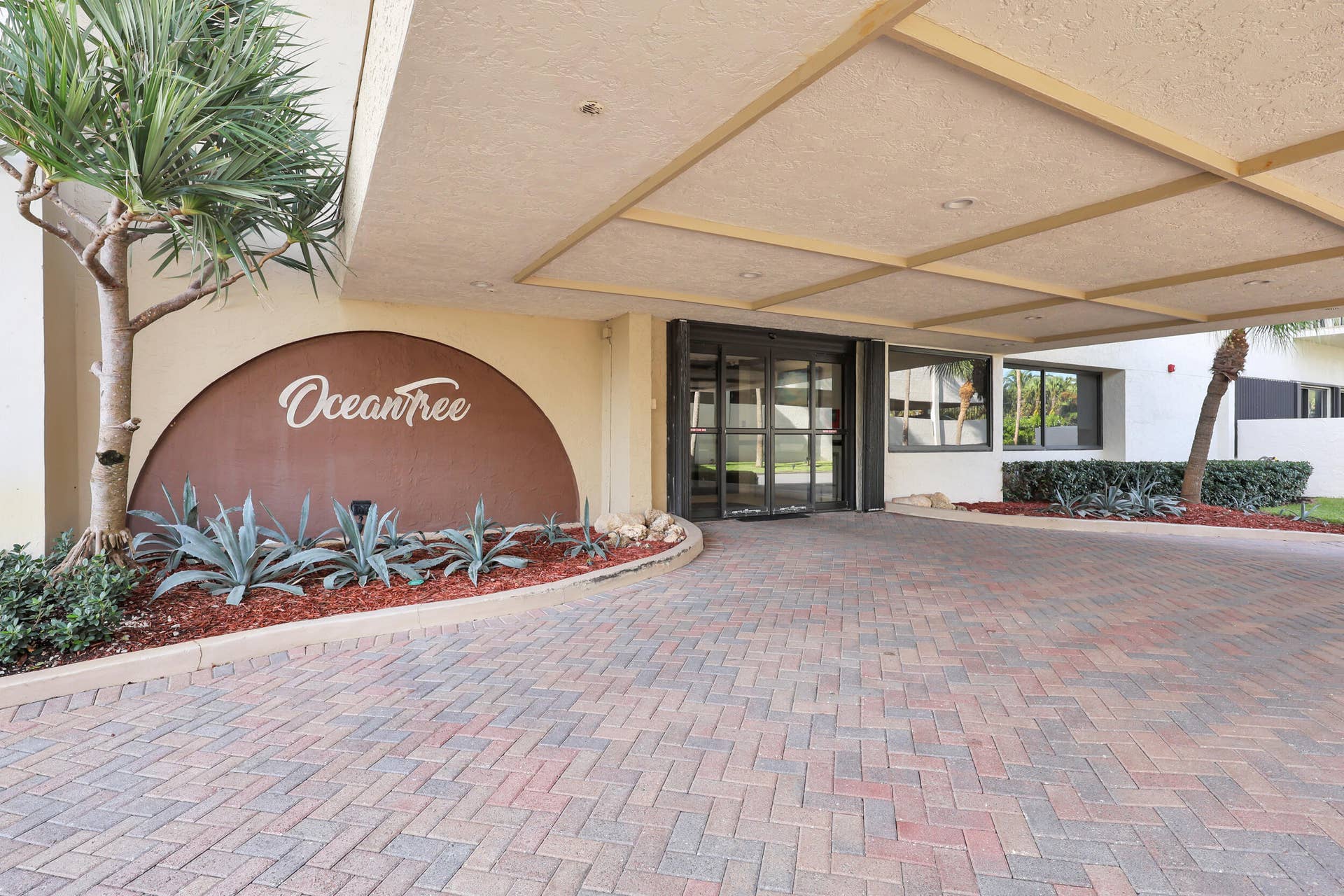 3400 N OCEAN Avenue, #1605, Singer Island, FL 33404 31_8p3a6536