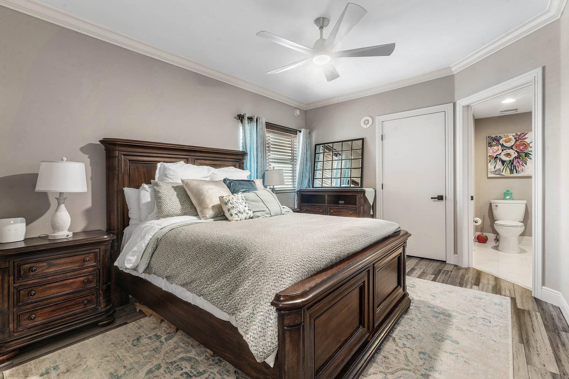 Guest Suite w Ensuite Bath