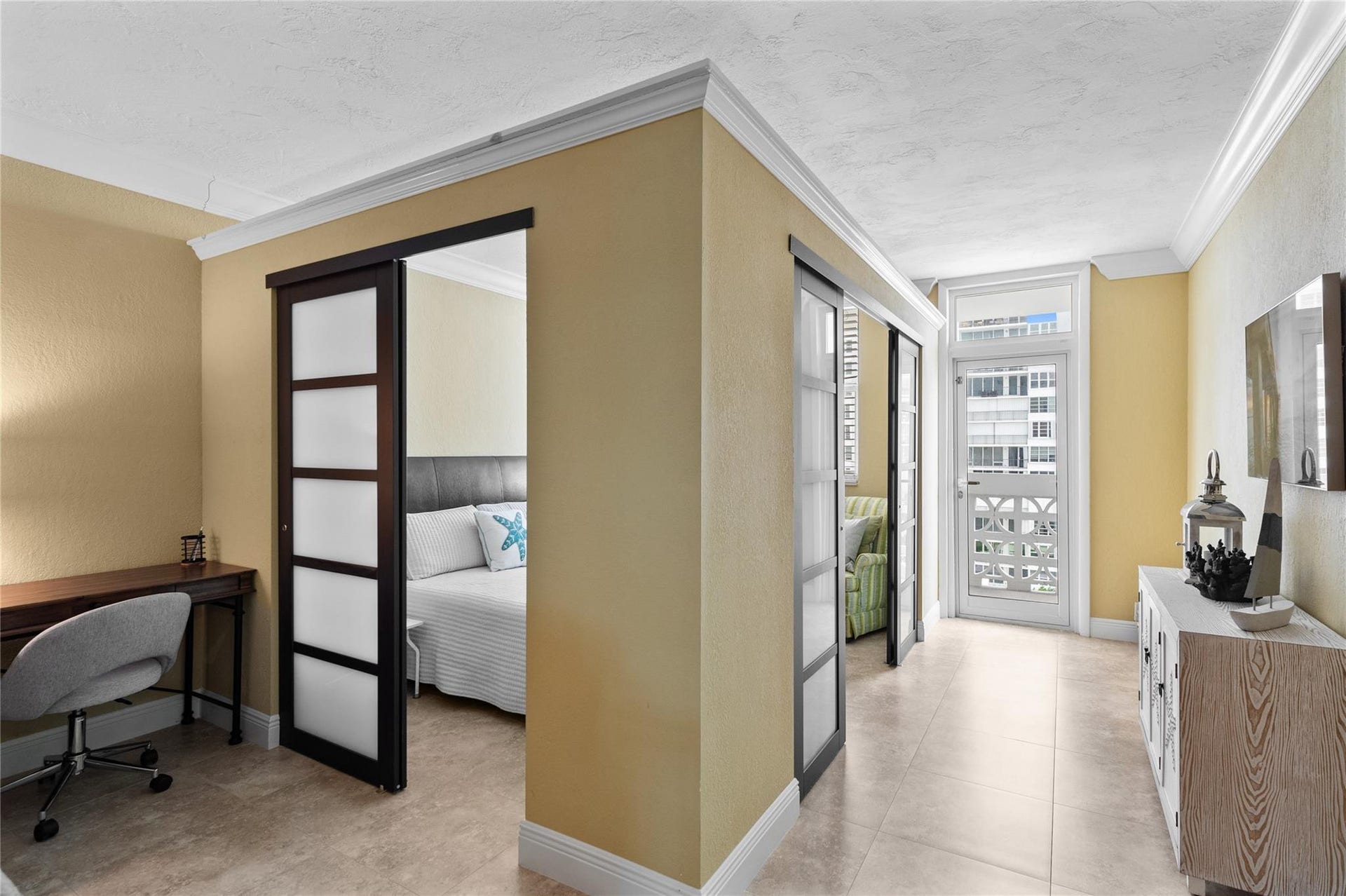 4250 GALT OCEAN Drive, #8L, Fort Lauderdale, Fort Lauderdale, FL 33308 Crown molding throughout