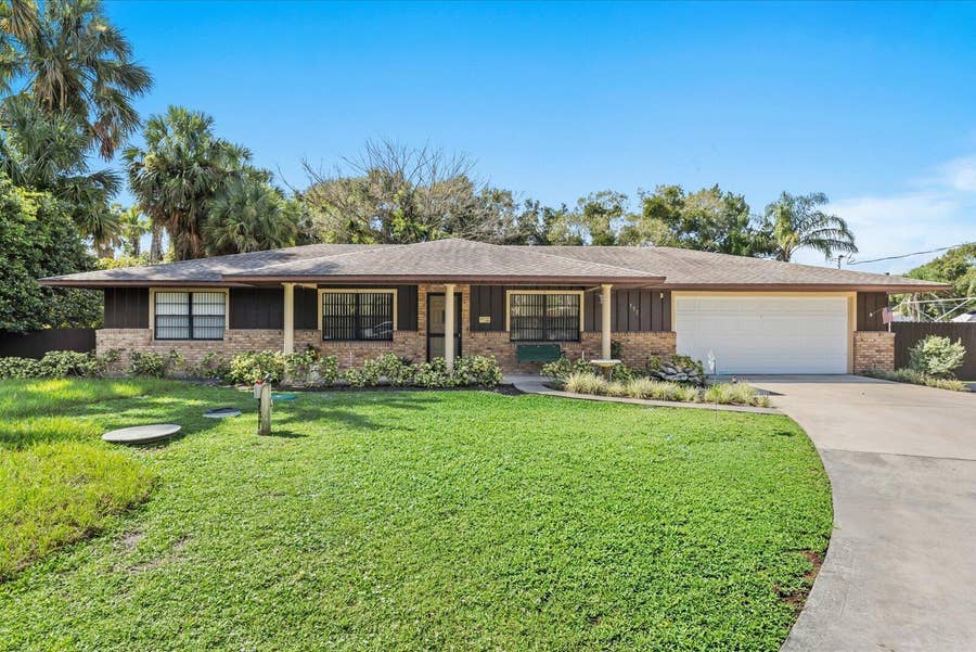 Property photo for 351 BAYSINGER Avenue, Fort Pierce, FL