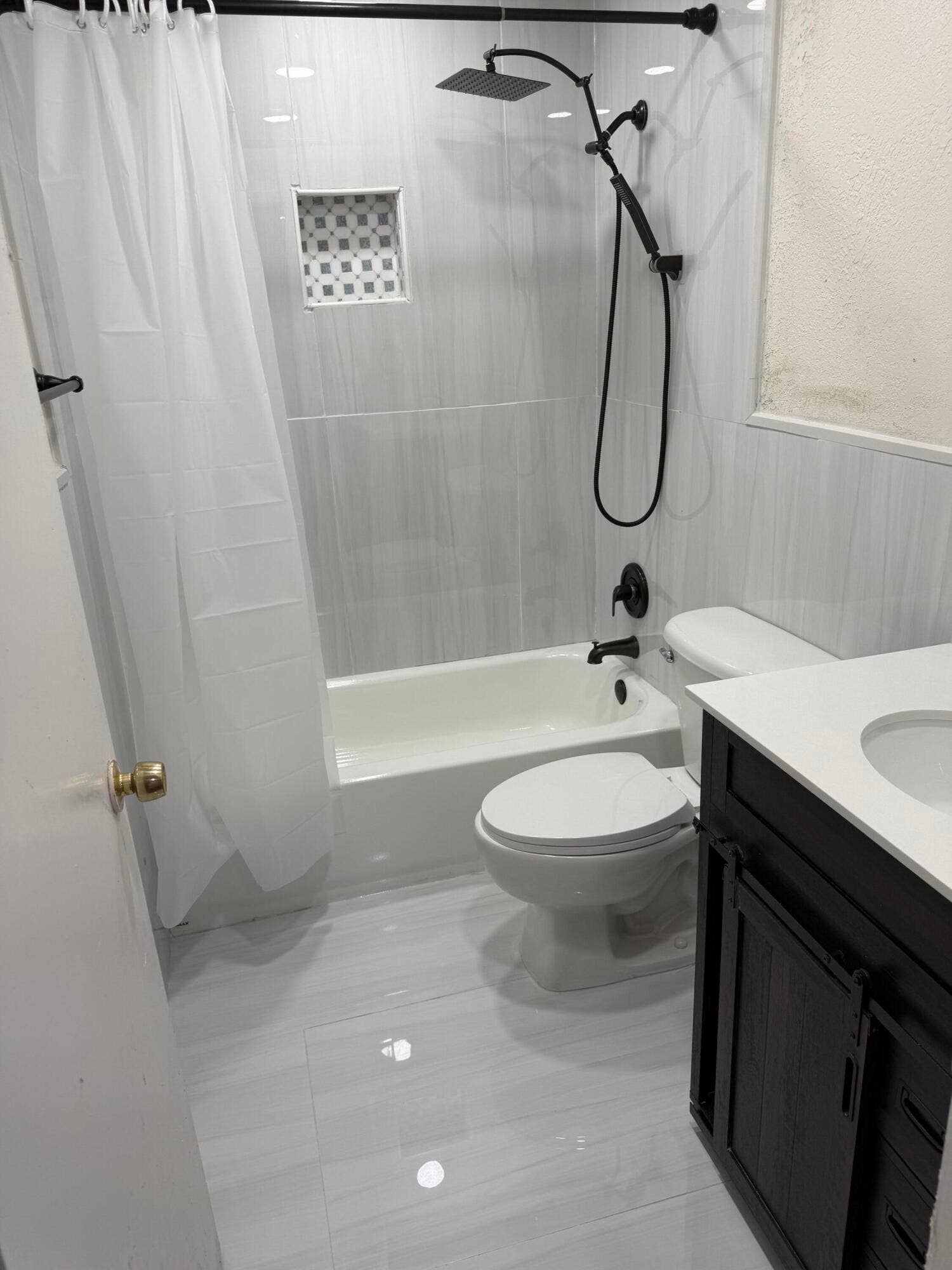 4720 NW 9TH Court, #4720, Plantation, Plantation, FL 33317 main bath