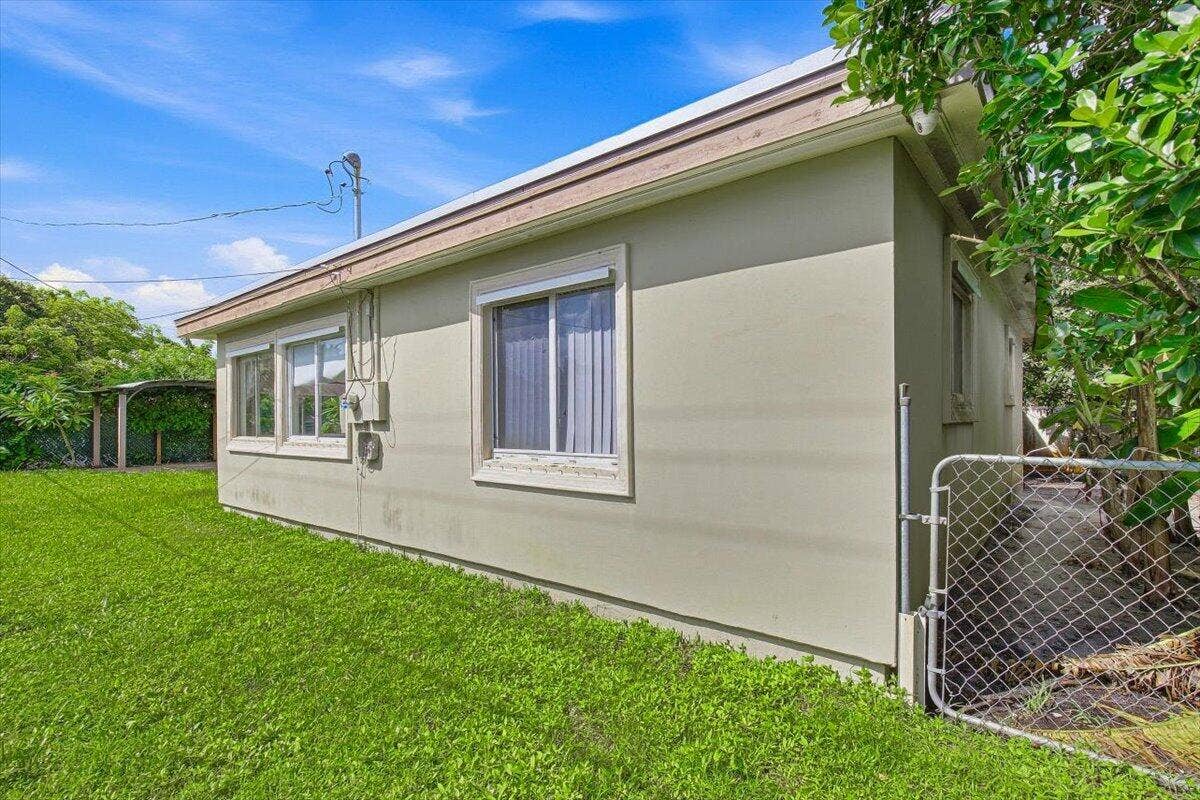 938 Arlington Drive, West Palm Beach, FL 33415 09-Backyard-C