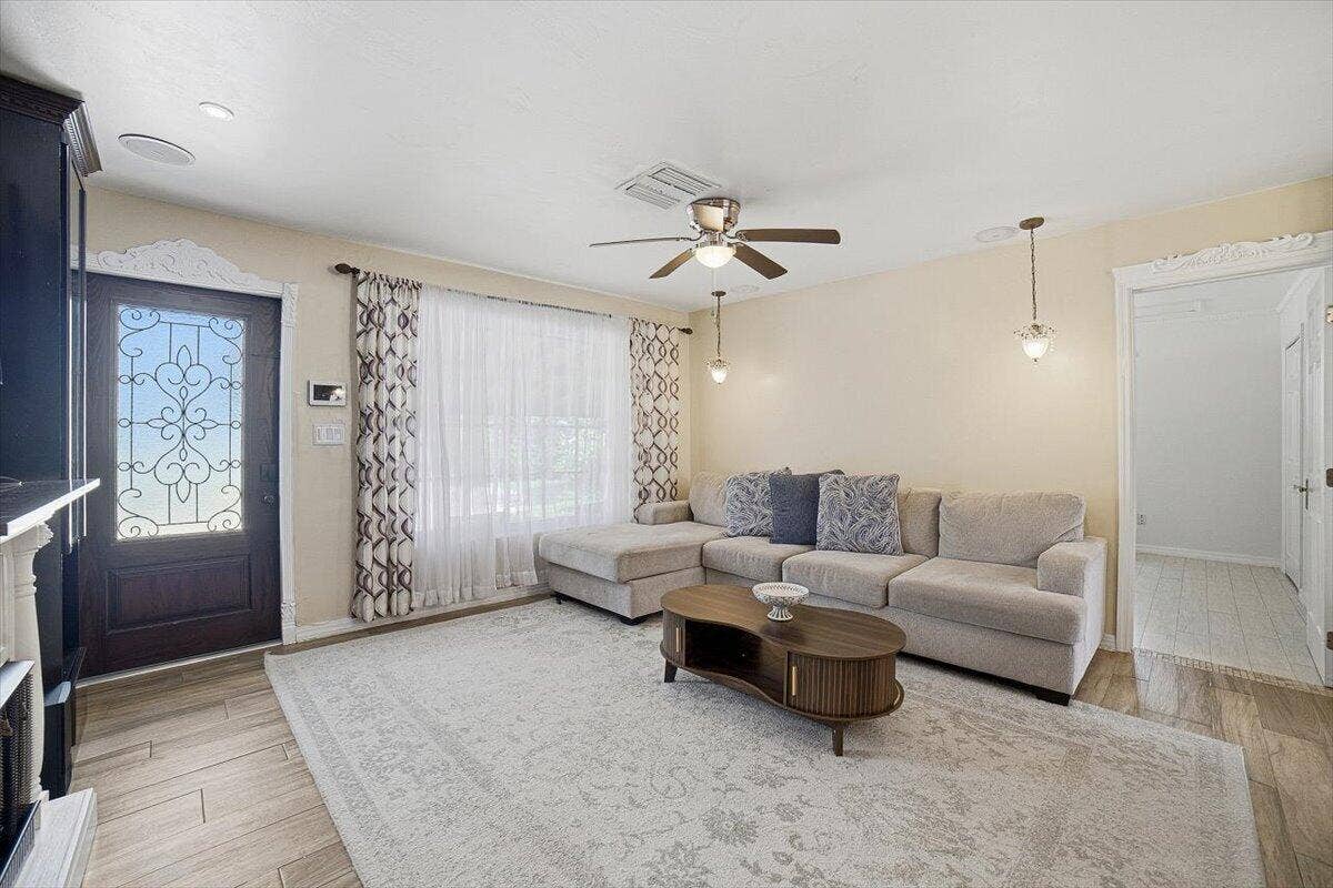 938 Arlington Drive, West Palm Beach, FL 33415 12-Livingroom