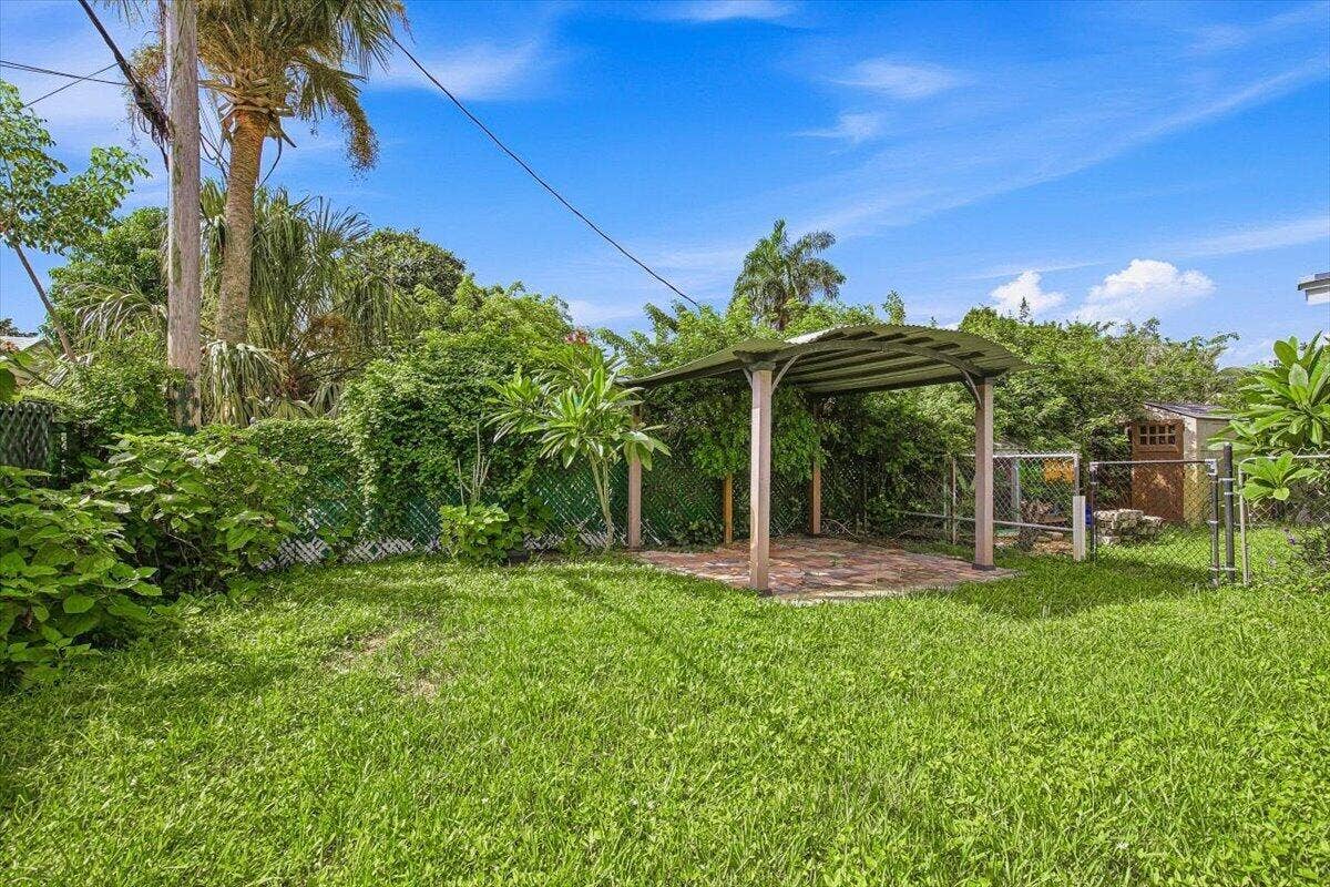 938 Arlington Drive, West Palm Beach, FL 33415 08-Backyard-D