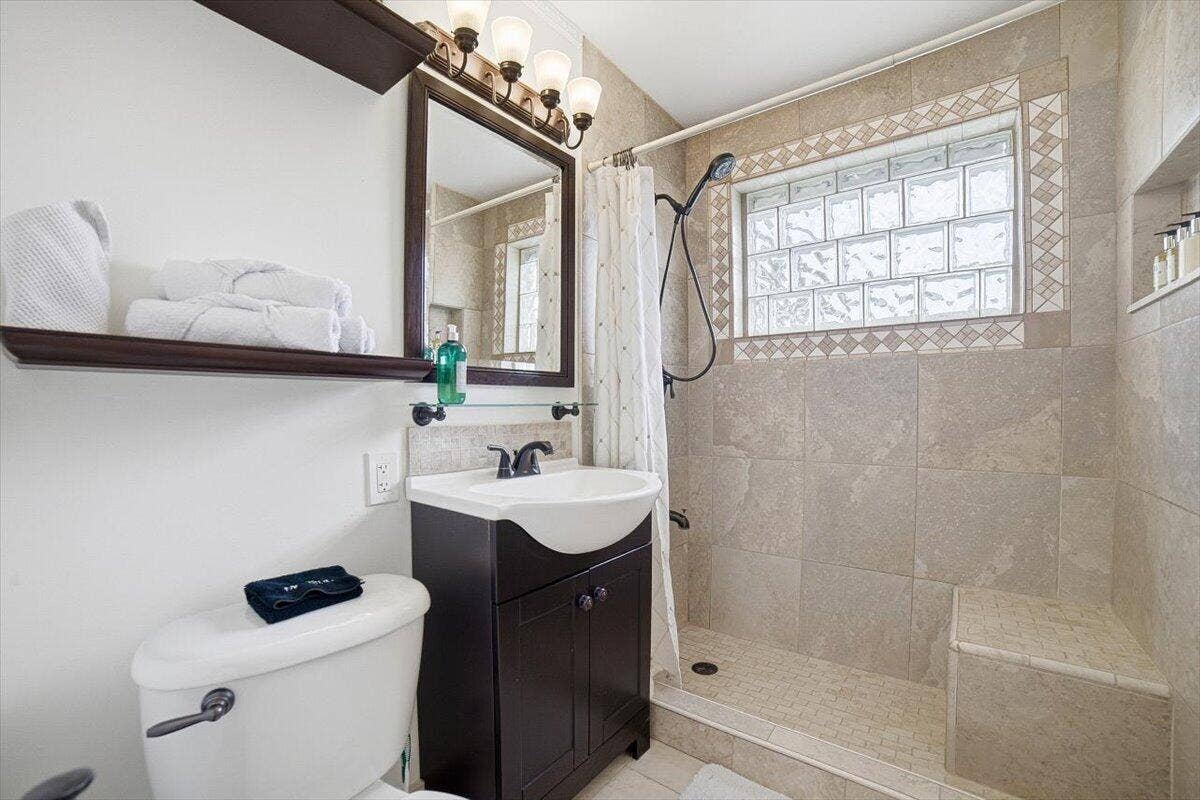 938 Arlington Drive, West Palm Beach, FL 33415 27-Bathroom