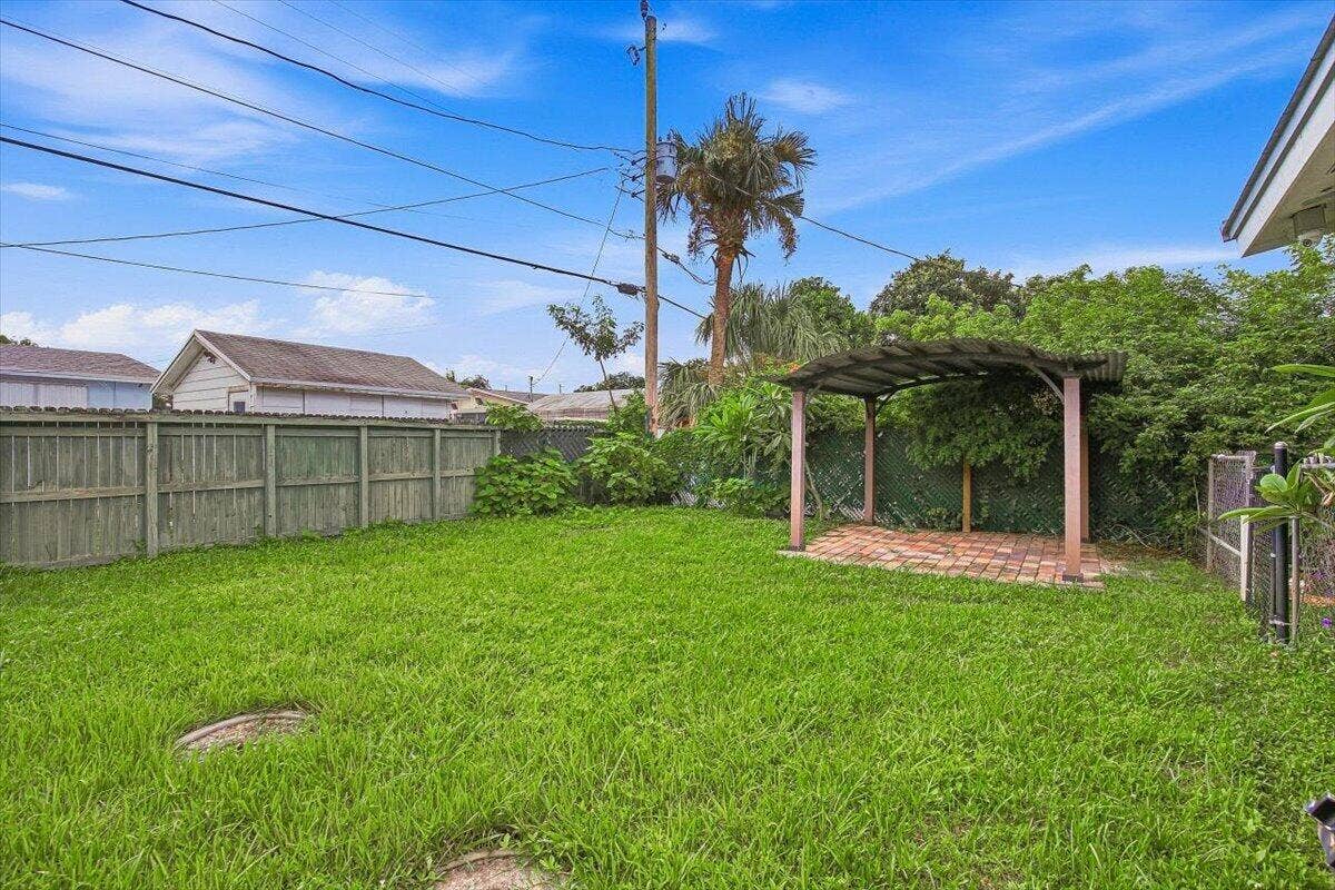 938 Arlington Drive, West Palm Beach, FL 33415 11-Backyard