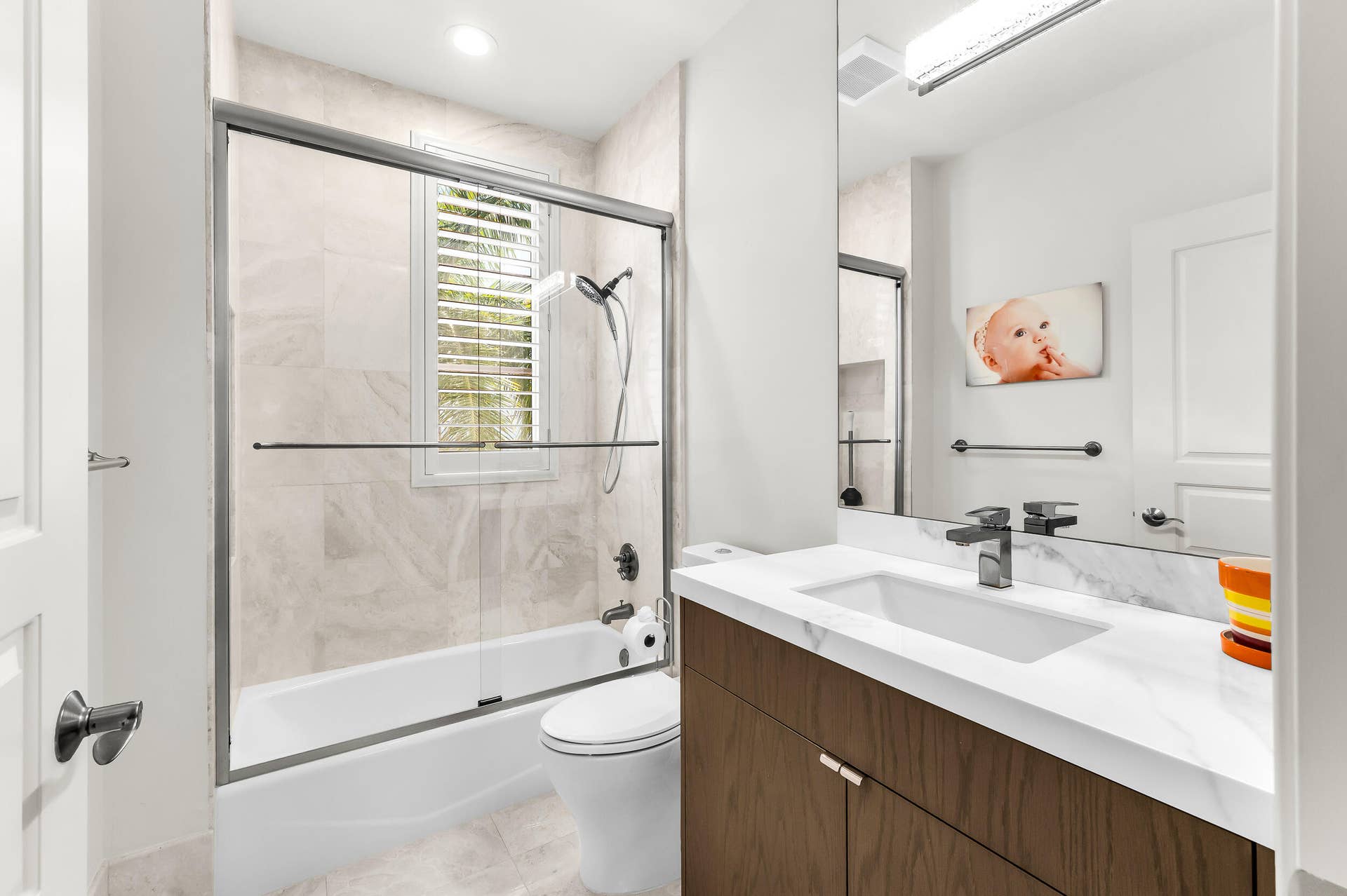 411 Hendricks Isle, Fort Lauderdale, FL 33301 Guest Bathroom