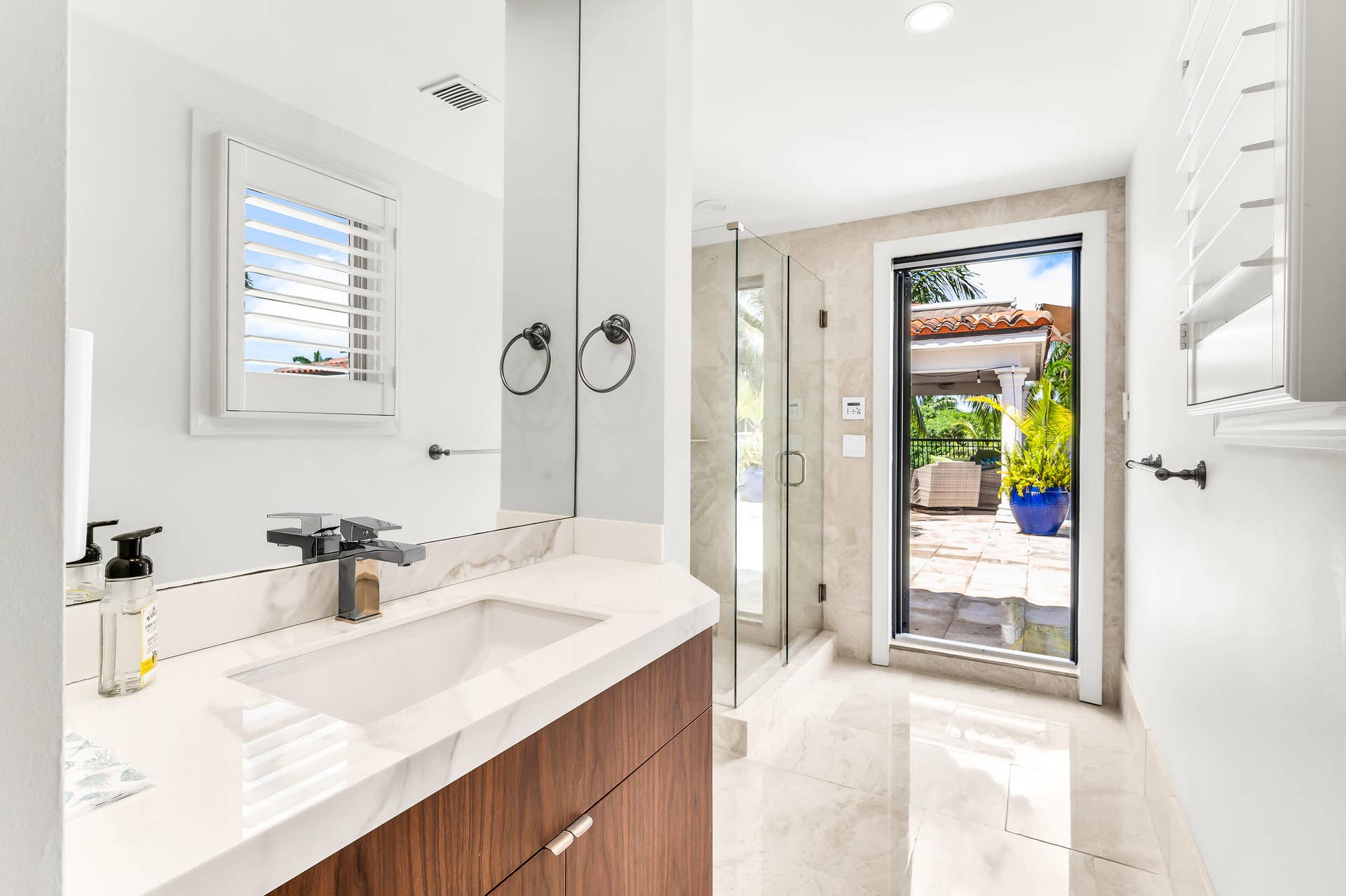 411 Hendricks Isle, Fort Lauderdale, FL 33301 3rd Floor Cabana Bath