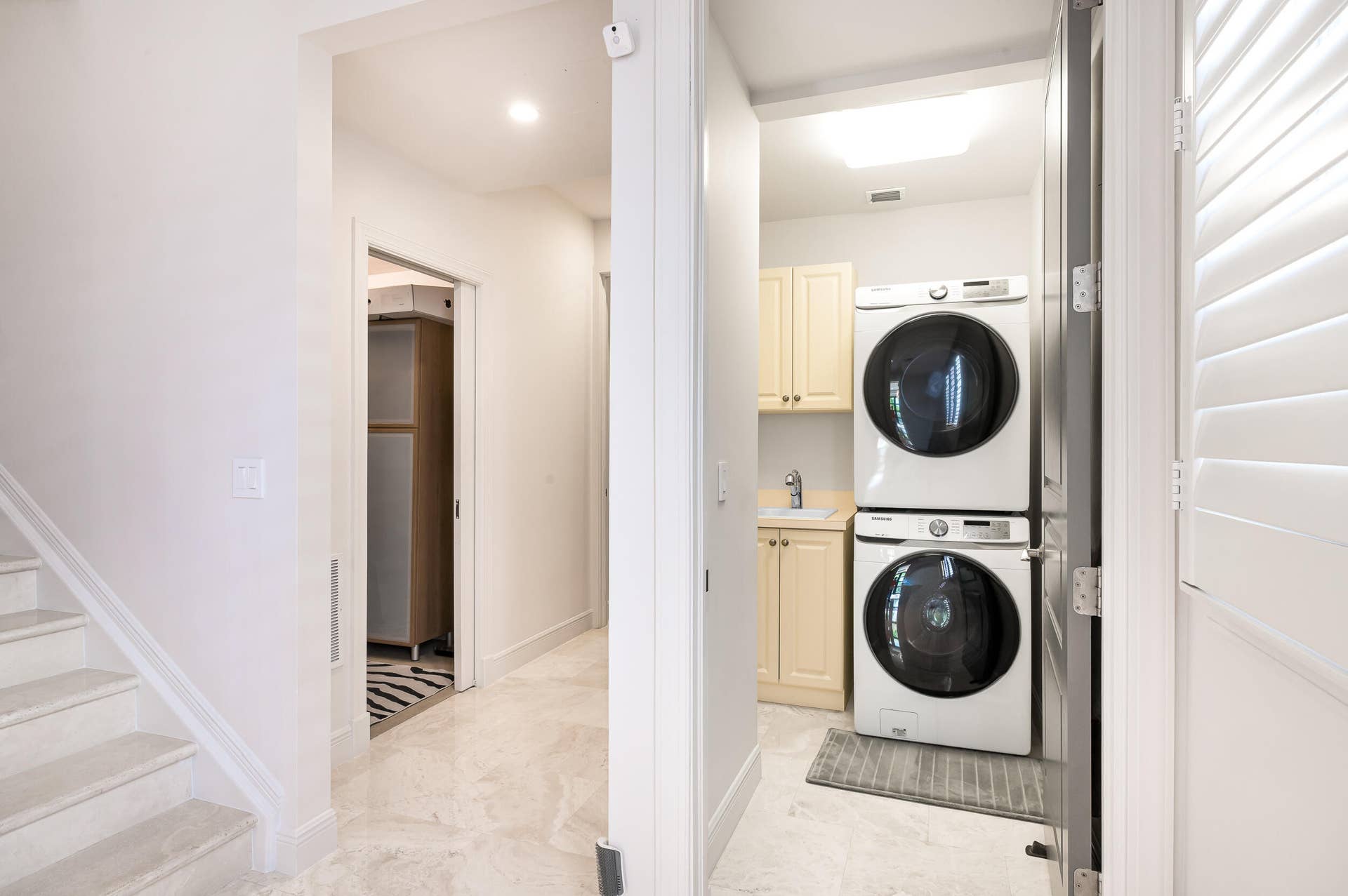 411 Hendricks Isle, Fort Lauderdale, FL 33301 Laundry