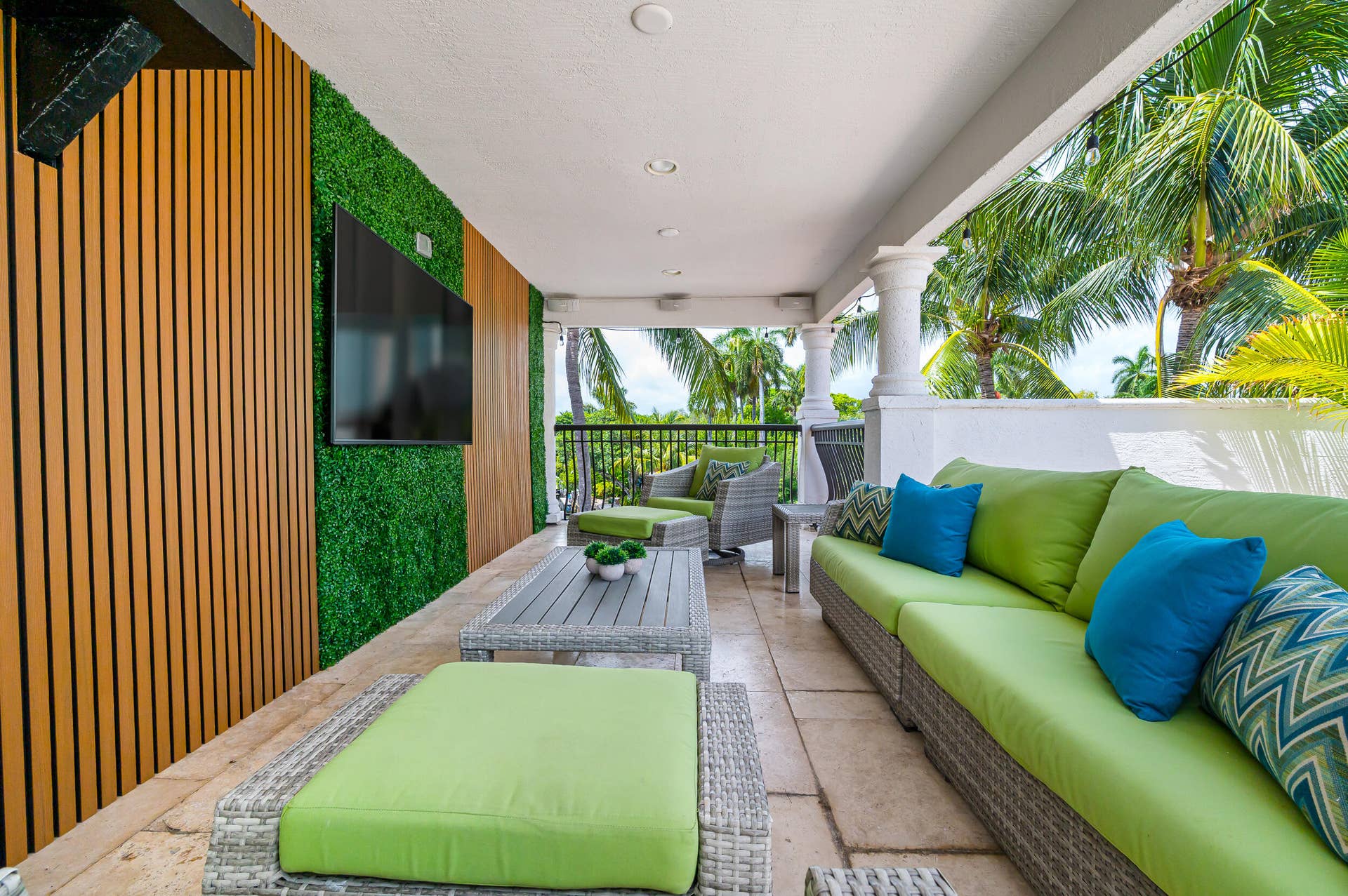 411 Hendricks Isle, Fort Lauderdale, FL 33301 Rooftop Lounge Area