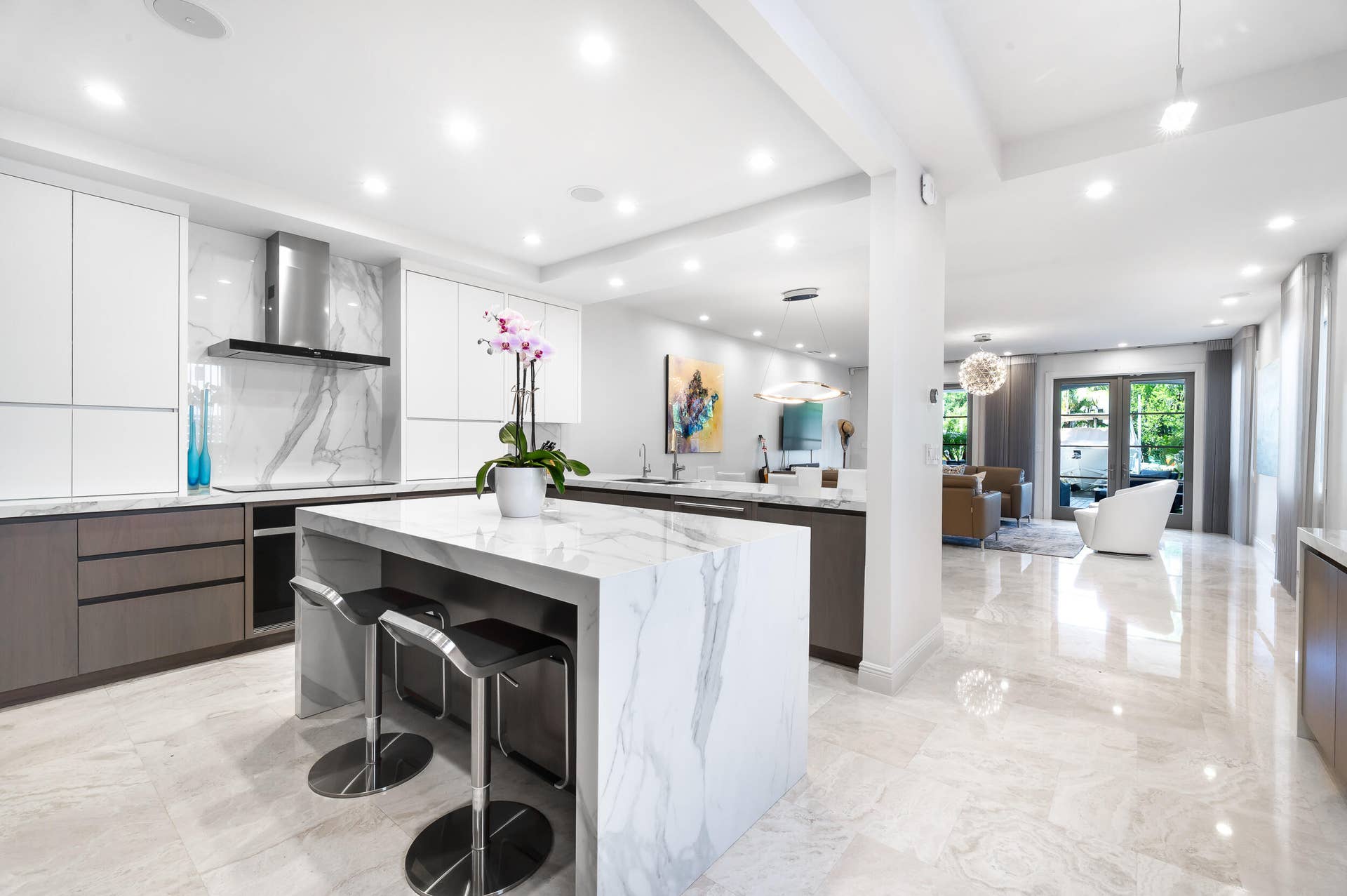411 Hendricks Isle, Fort Lauderdale, FL 33301 with barstool seating