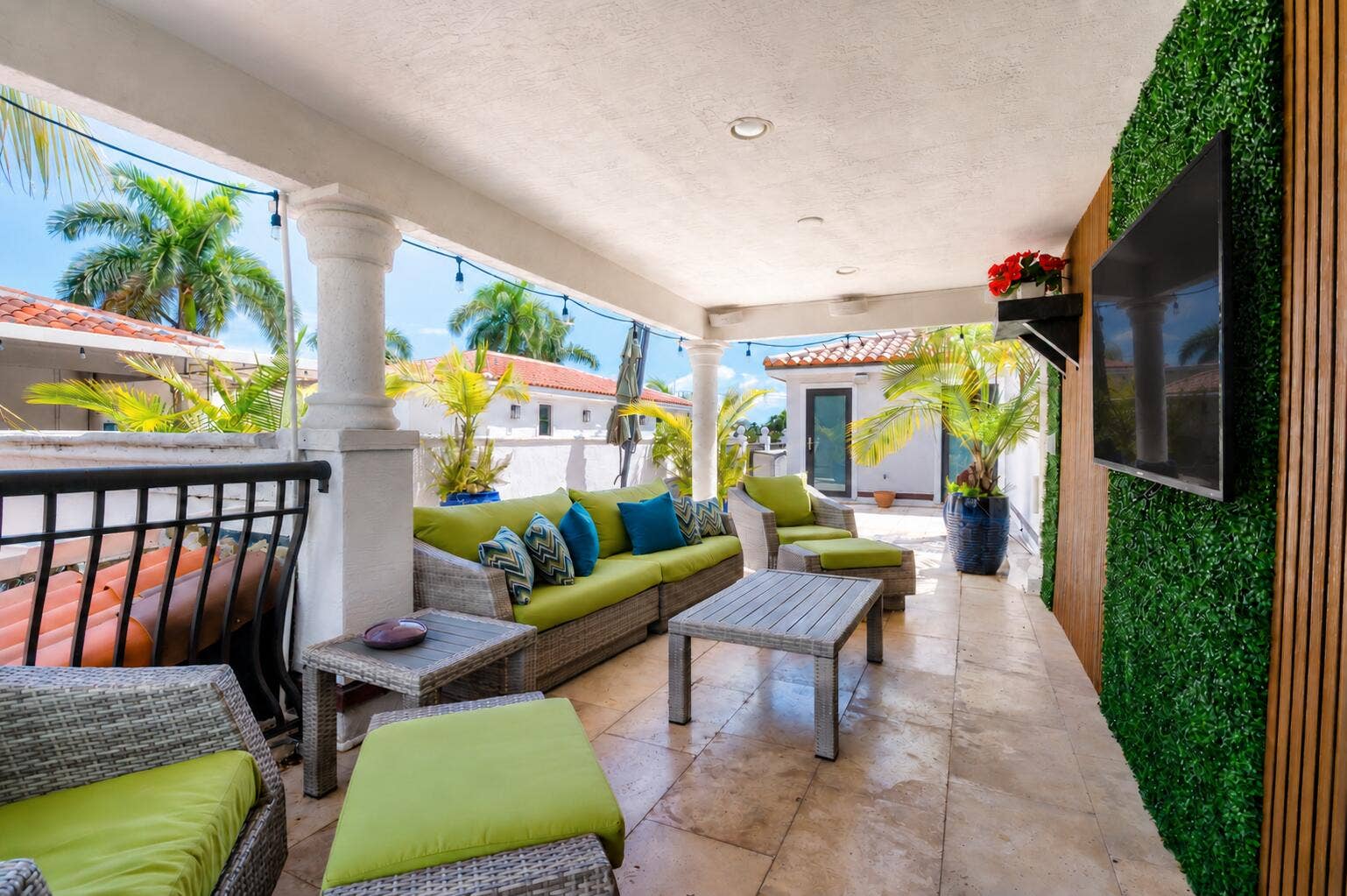 411 Hendricks Isle, Fort Lauderdale, FL 33301 Rooftop Lounge Area