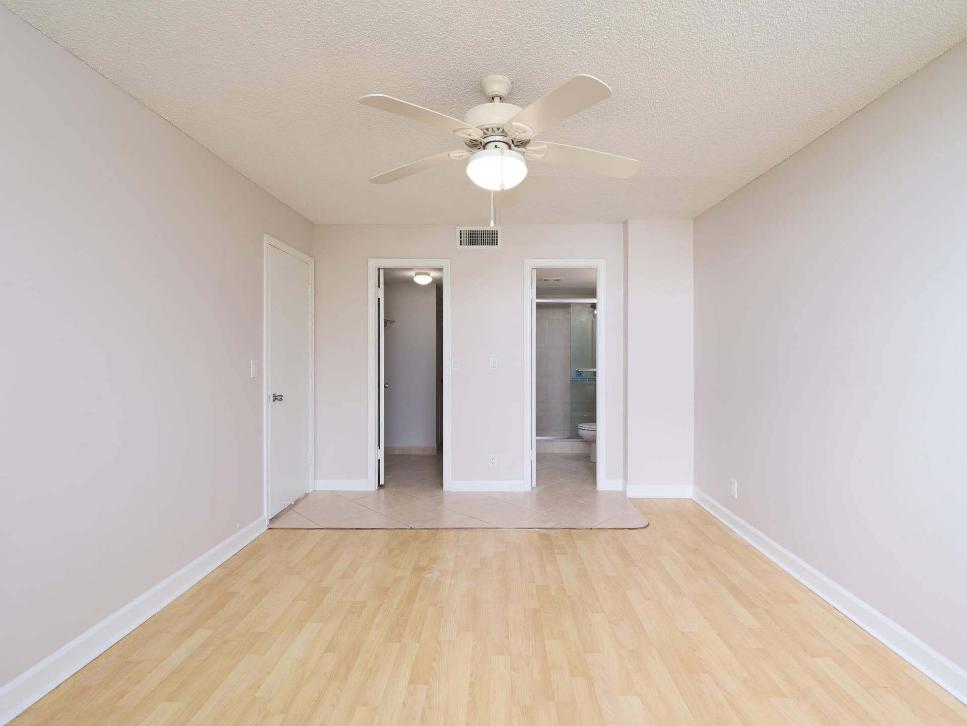 104 Paradise Harbour Boulevard, #402, North Palm Beach, FL 33408 P1193391_HDR