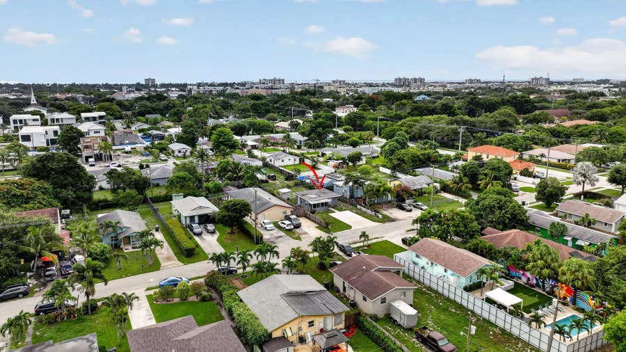 Property photo for 323 NW 4TH Avenue, Delray Beach, FL