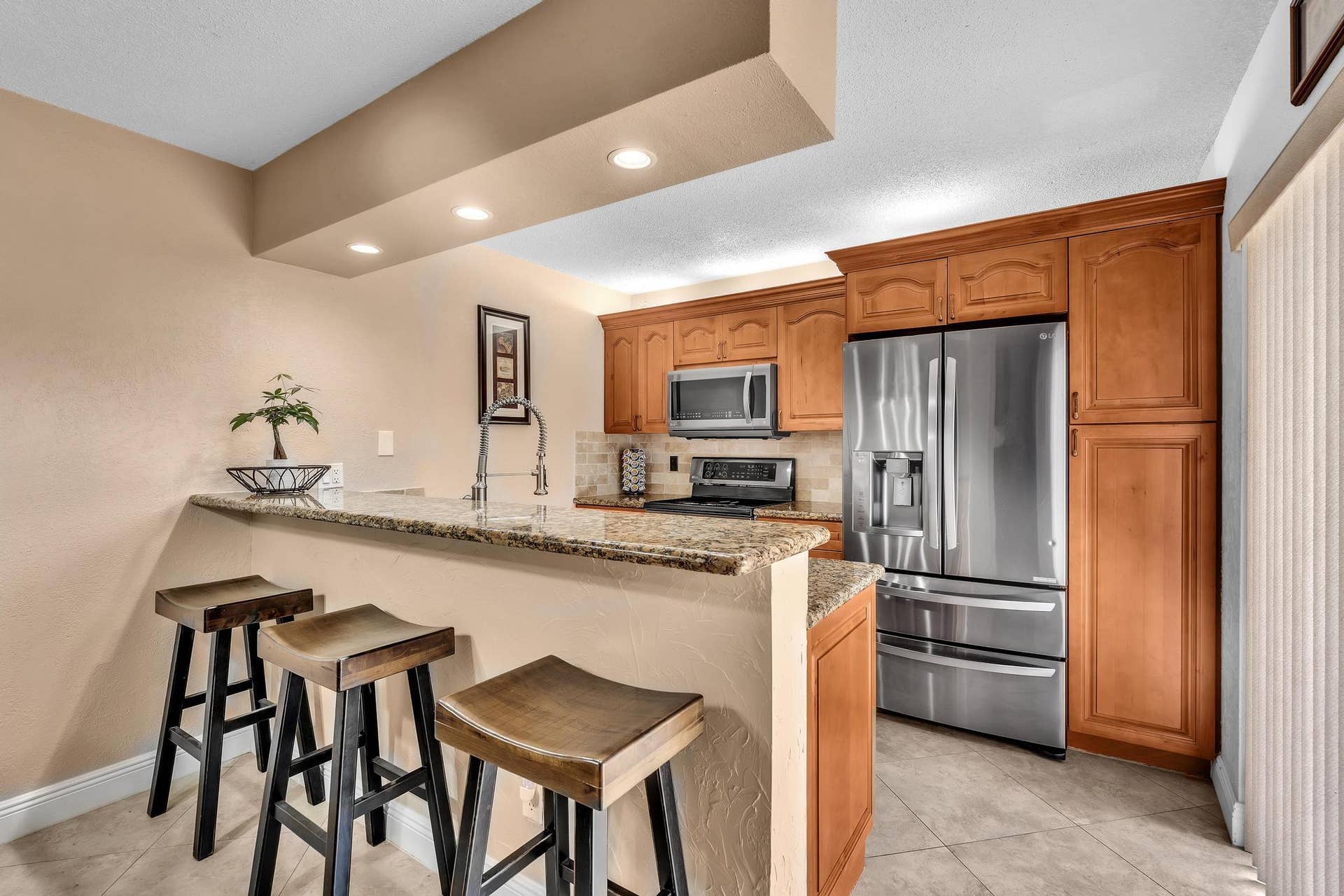 1214 SW 120TH Way, #1214, Davie, FL 33325 COUNTER AREA FOR DINING