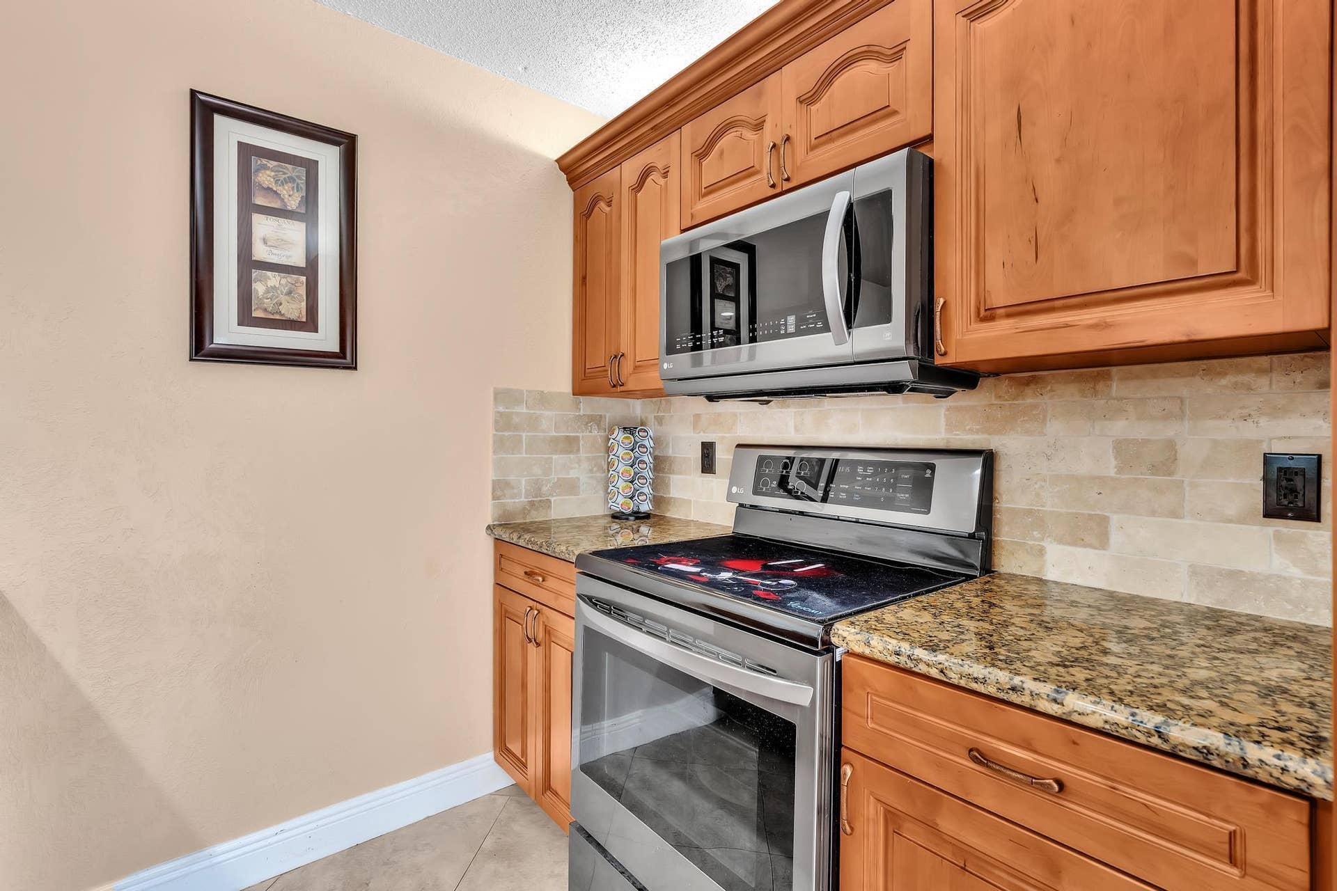 1214 SW 120TH Way, #1214, Davie, FL 33325 ALL WOOD KITCHEN CABINETS AND GRANITE COUNTERTOP WITH STONE BACKSPLASH