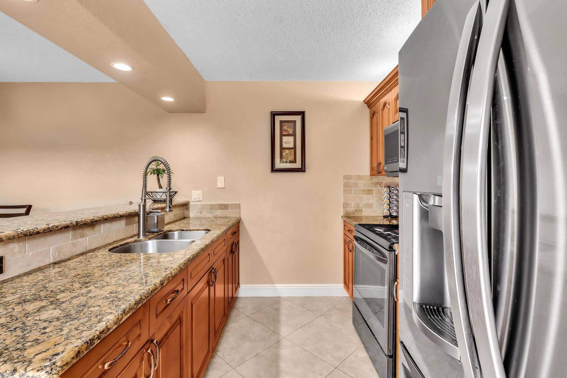 1214 SW 120TH Way, #1214, Davie, FL 33325 MORE COUNTERTOP WITH STAINLESS APPLIANCES