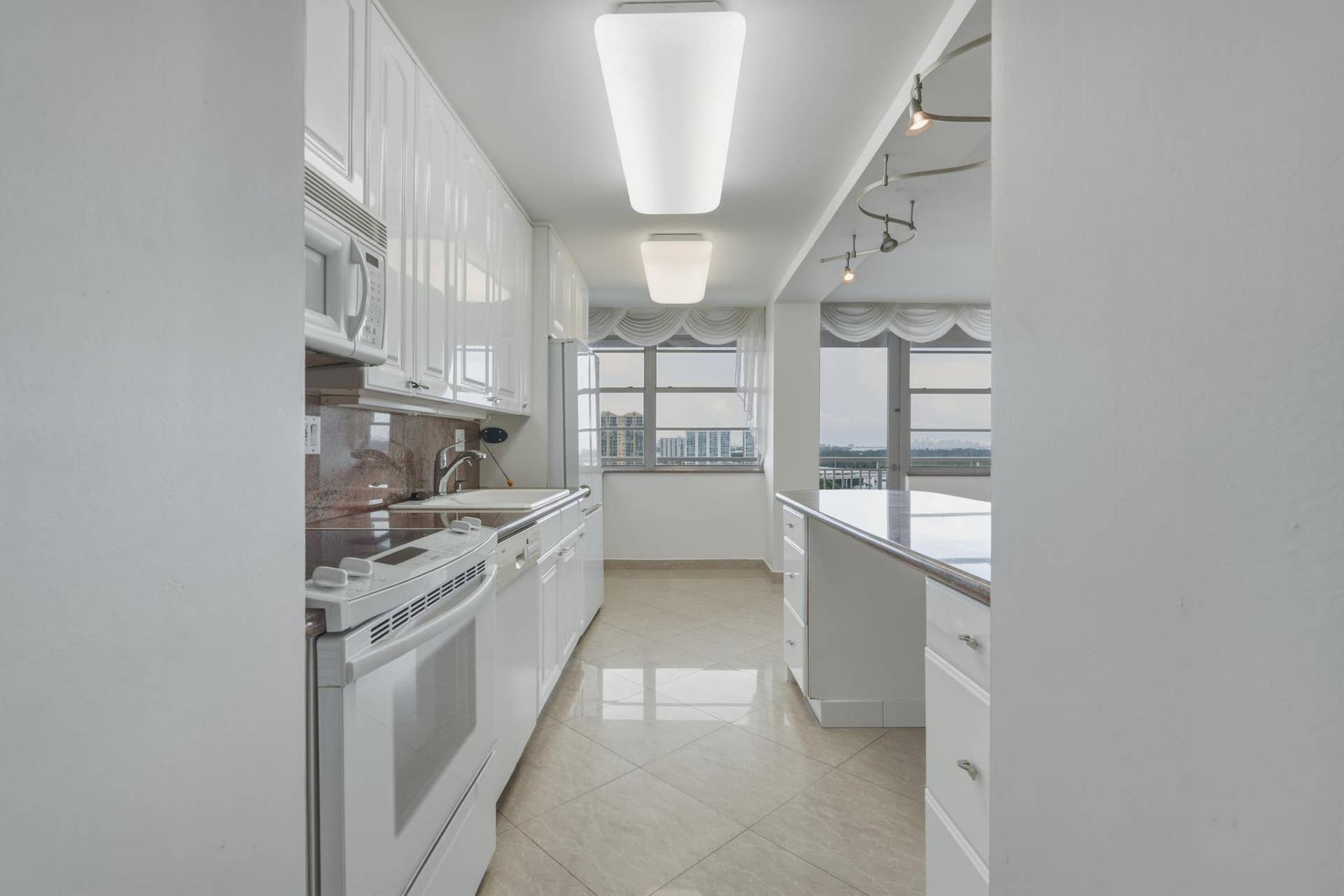 250 174TH Street, #1719, Sunny Isles Beach, FL 33160 DSC00686