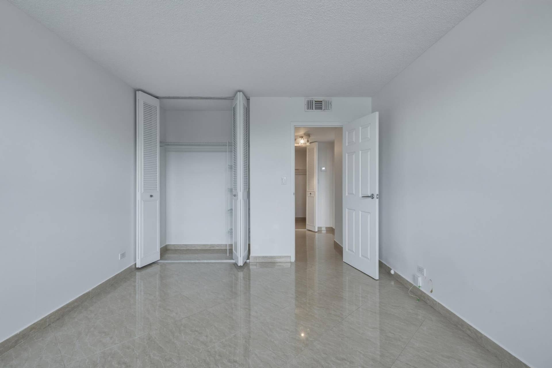 250 174TH Street, #1719, Sunny Isles Beach, FL 33160 DSC00761