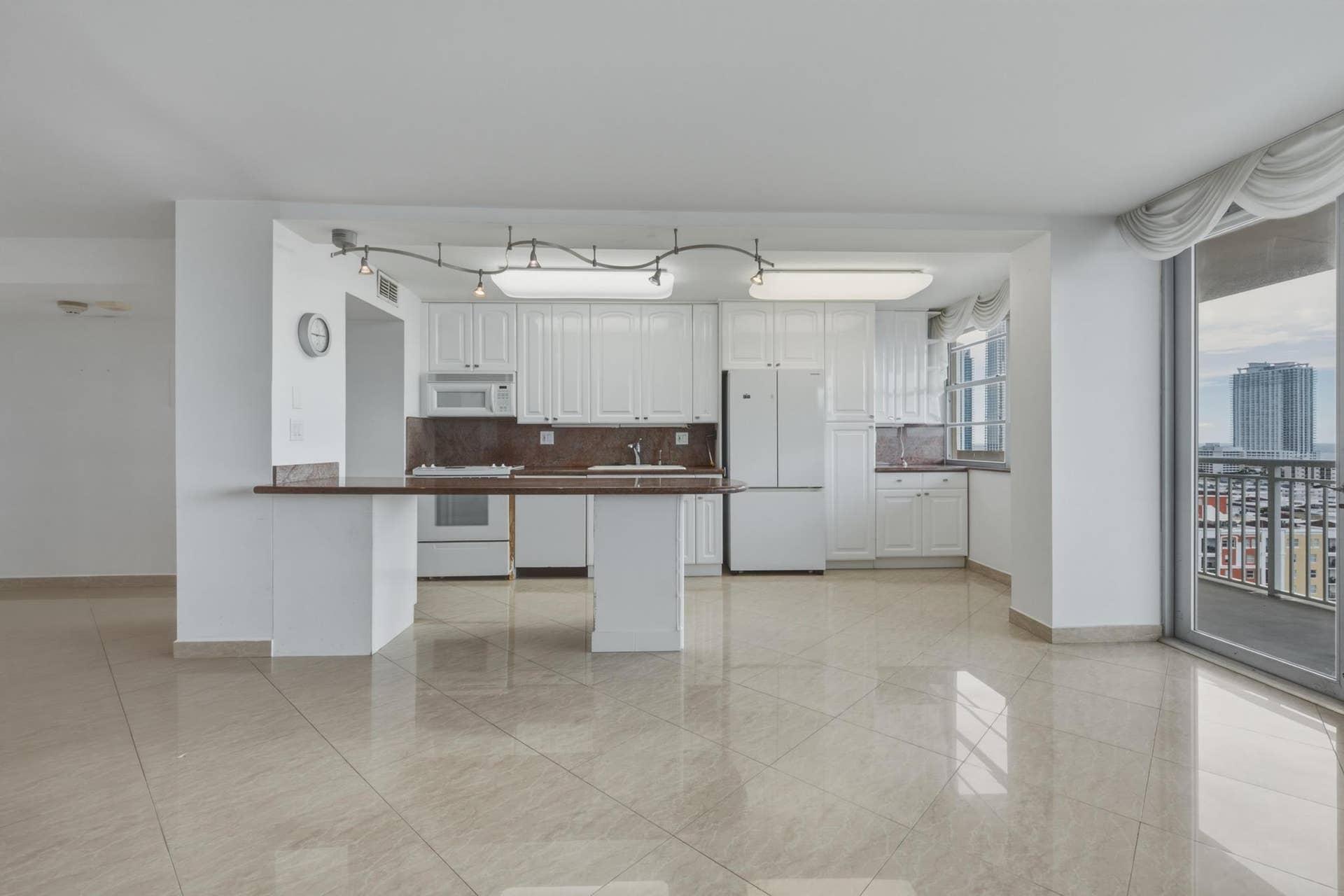 250 174TH Street, #1719, Sunny Isles Beach, FL 33160 DSC00766