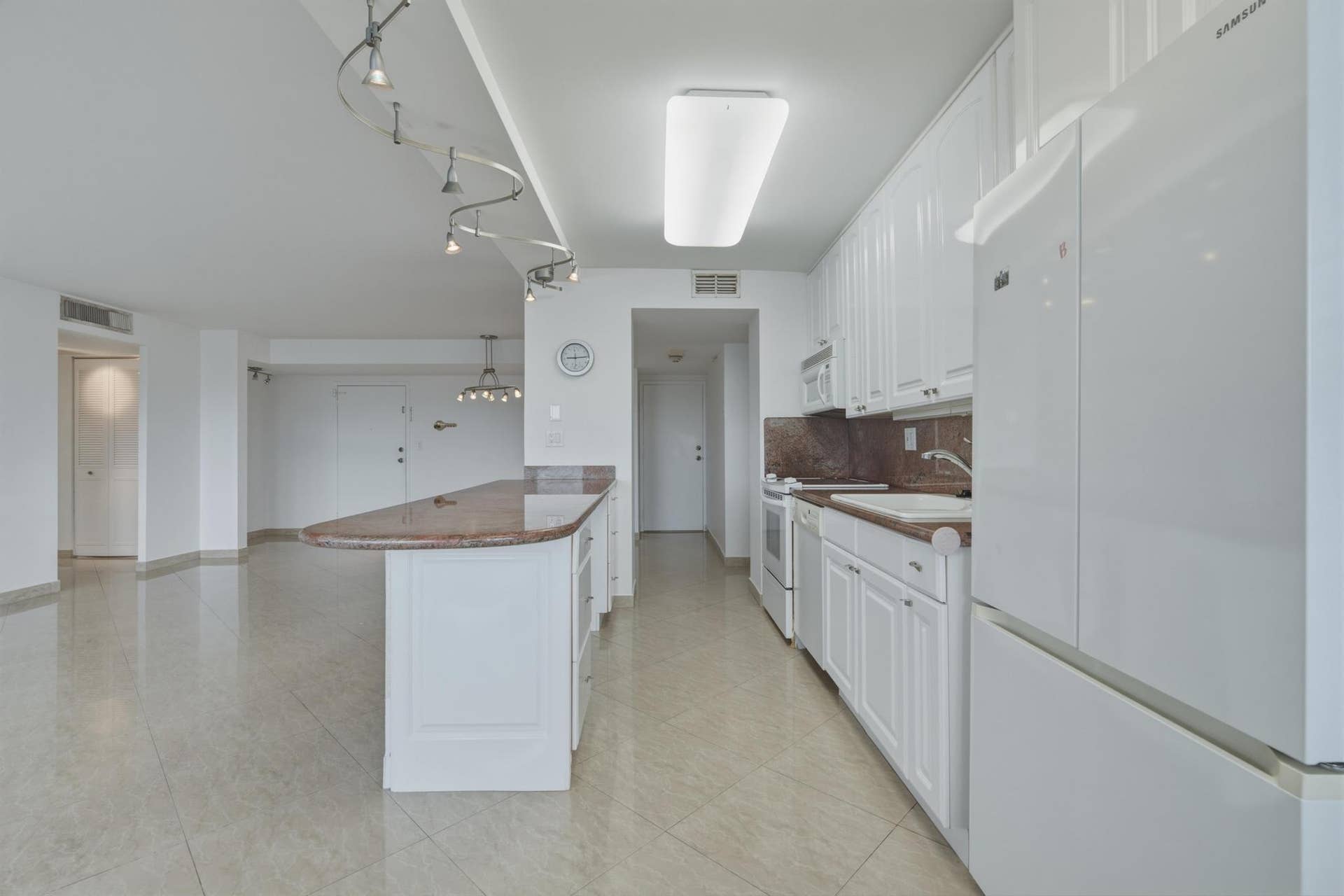 250 174TH Street, #1719, Sunny Isles Beach, FL 33160 DSC00691