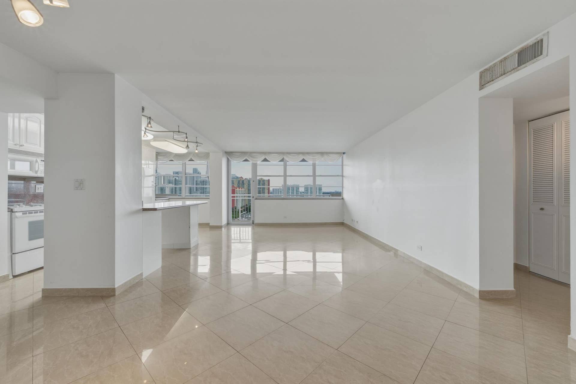 250 174TH Street, #1719, Sunny Isles Beach, FL 33160 DSC00701