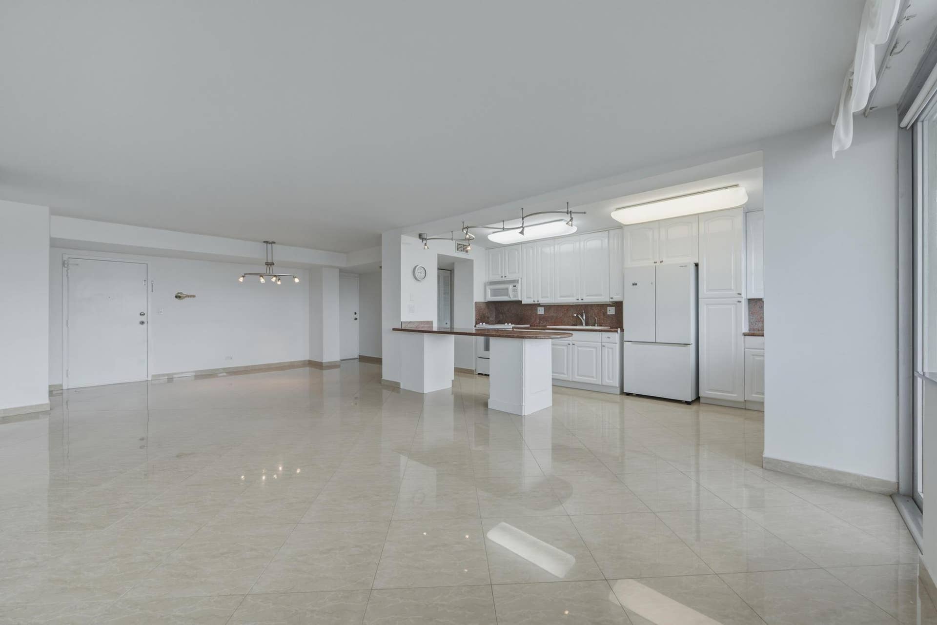 250 174TH Street, #1719, Sunny Isles Beach, FL 33160 DSC00771