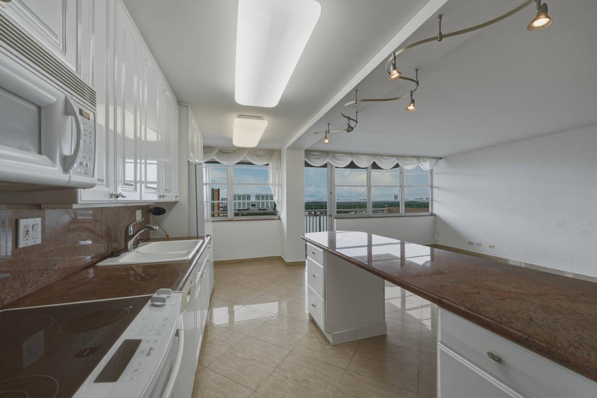 250 174TH Street, #1719, Sunny Isles Beach, FL 33160 DSC00776