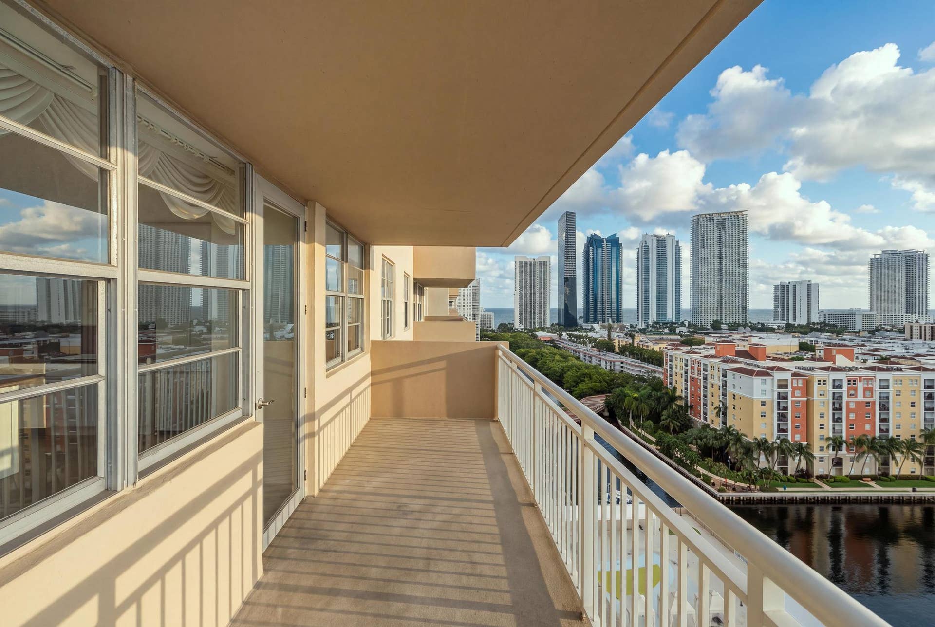 250 174TH Street, #1719, Sunny Isles Beach, FL 33160 DSC00641_reedit_96590045-2