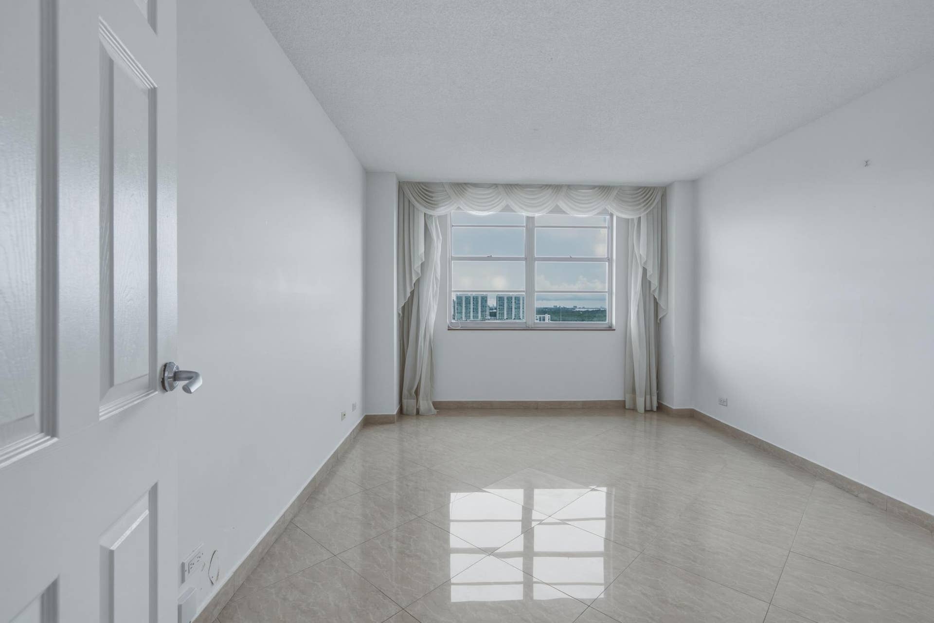 250 174TH Street, #1719, Sunny Isles Beach, FL 33160 DSC00756