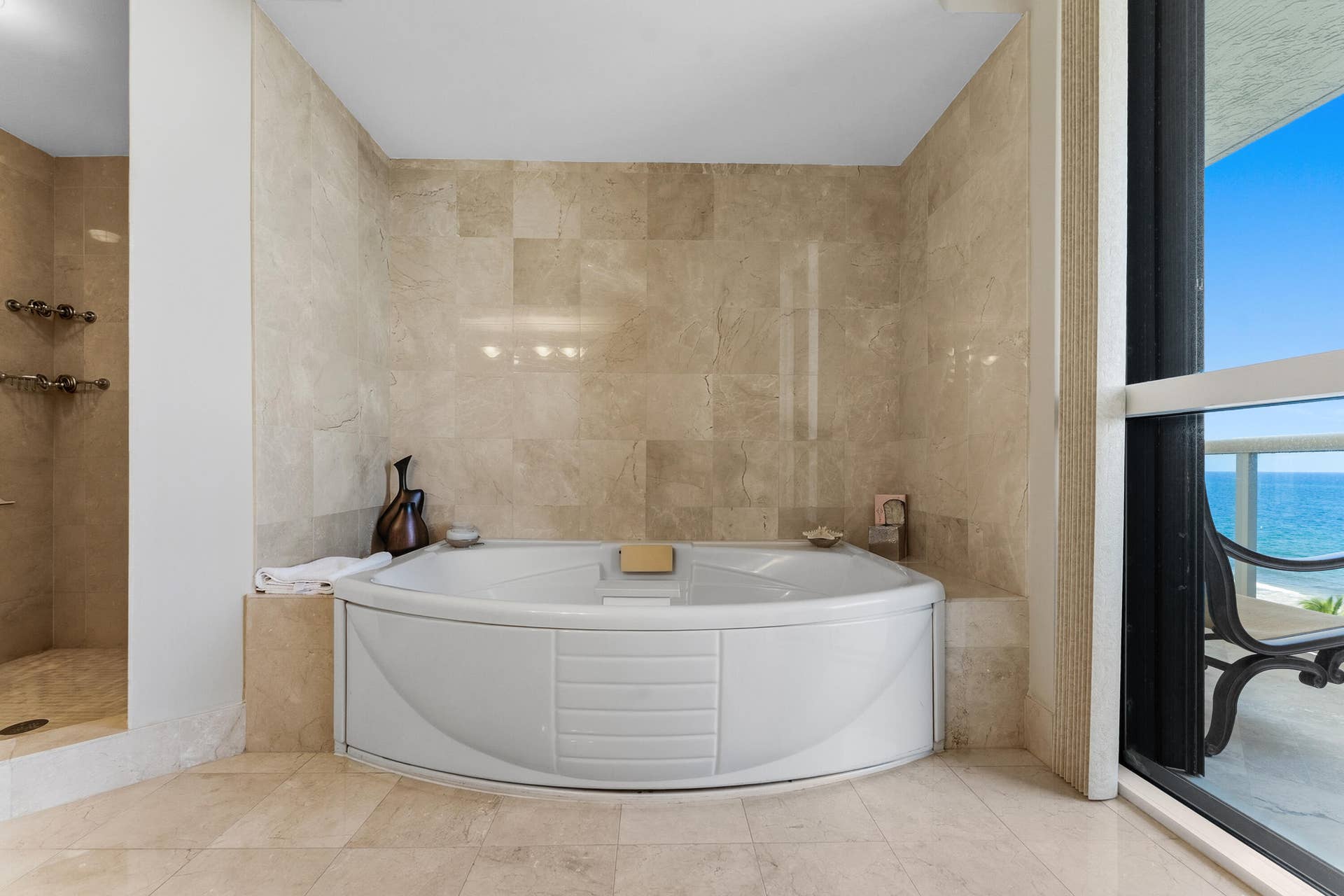 3200 N OCEAN Boulevard, #701, Fort Lauderdale, FL 33308 Primary bath