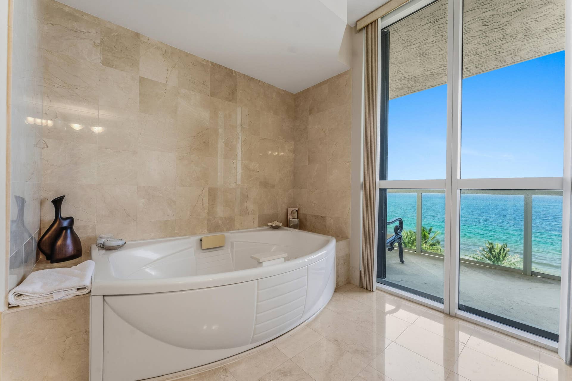 3200 N OCEAN Boulevard, #701, Fort Lauderdale, FL 33308 Primary bath