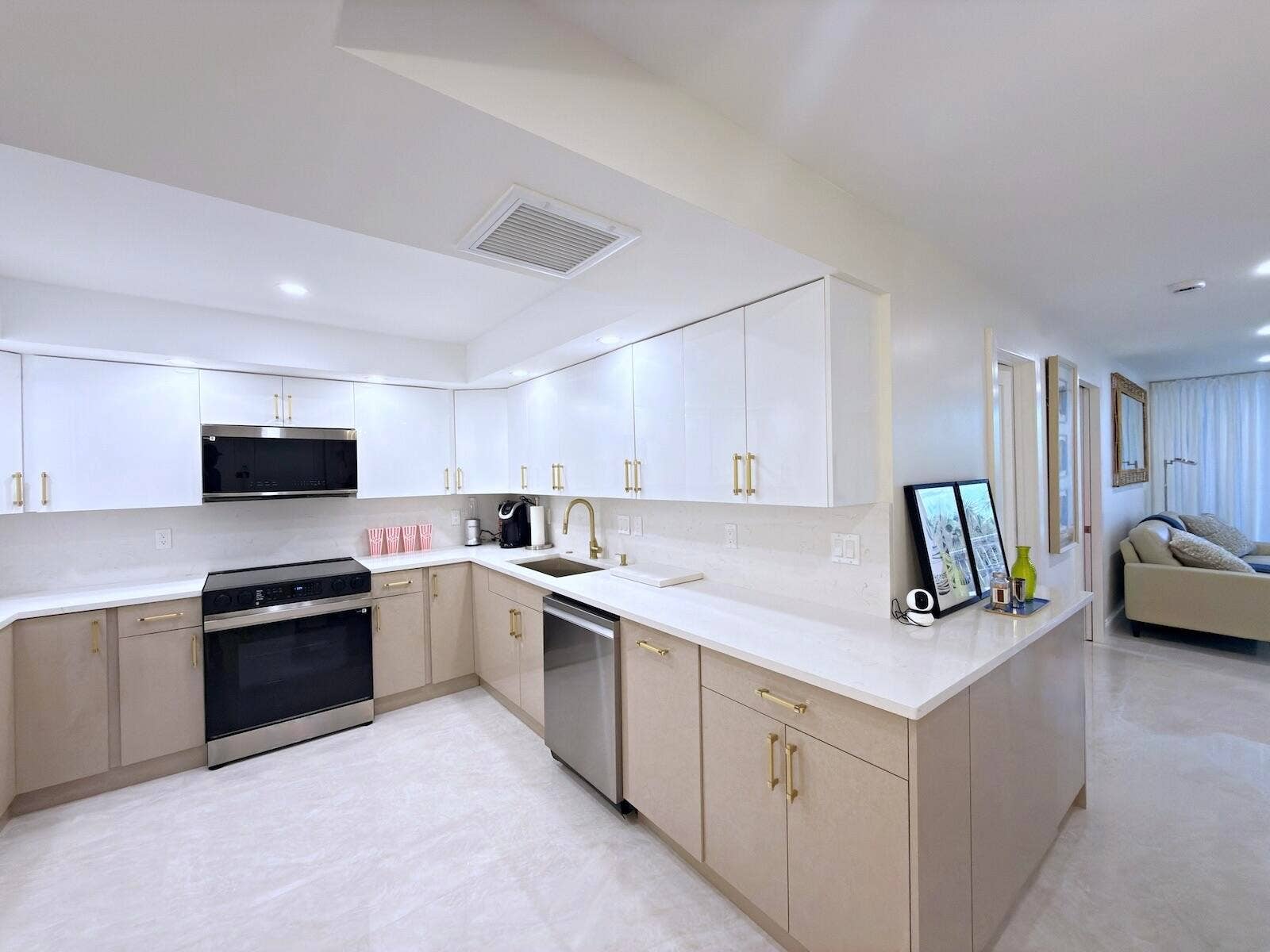 3546 S Ocean Boulevard, #422, South Palm Beach, FL 33480 IMG_1388 2