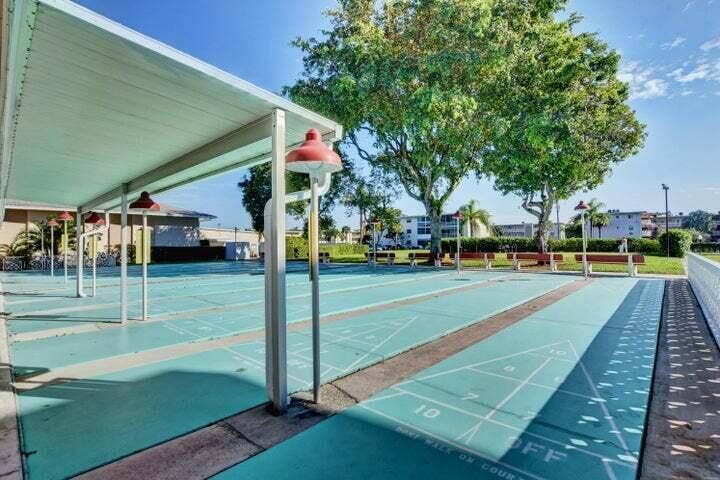 2615 GARDEN Drive N, #310, Lake Worth, FL 33461 lcg shuffleboard