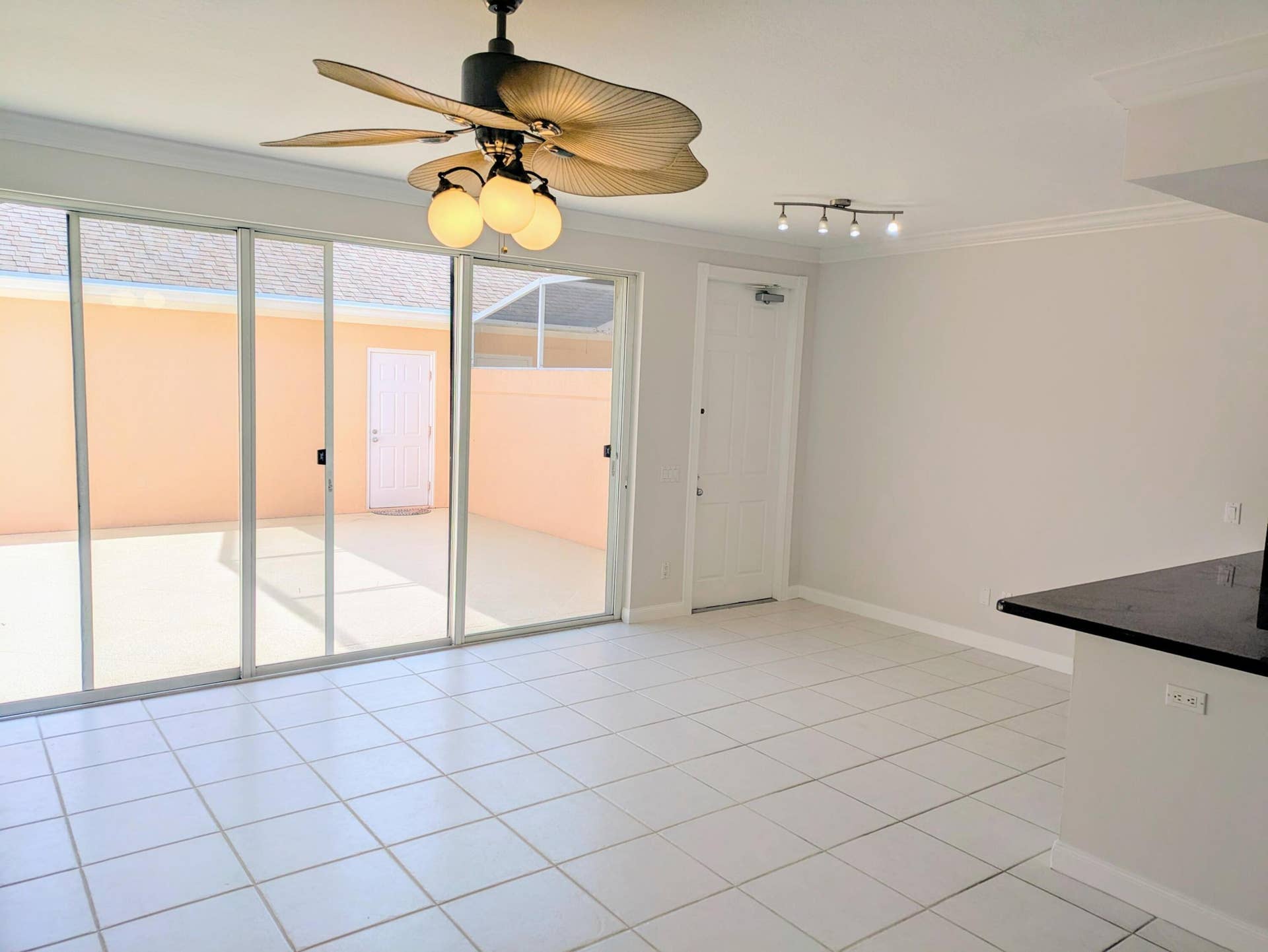 Dinner/kitchen area