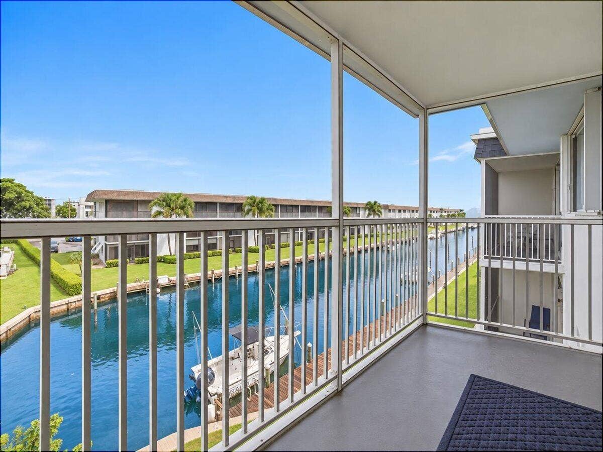131 Doolen Court, #309, North Palm Beach, FL 33408 Screened Balcony off Master