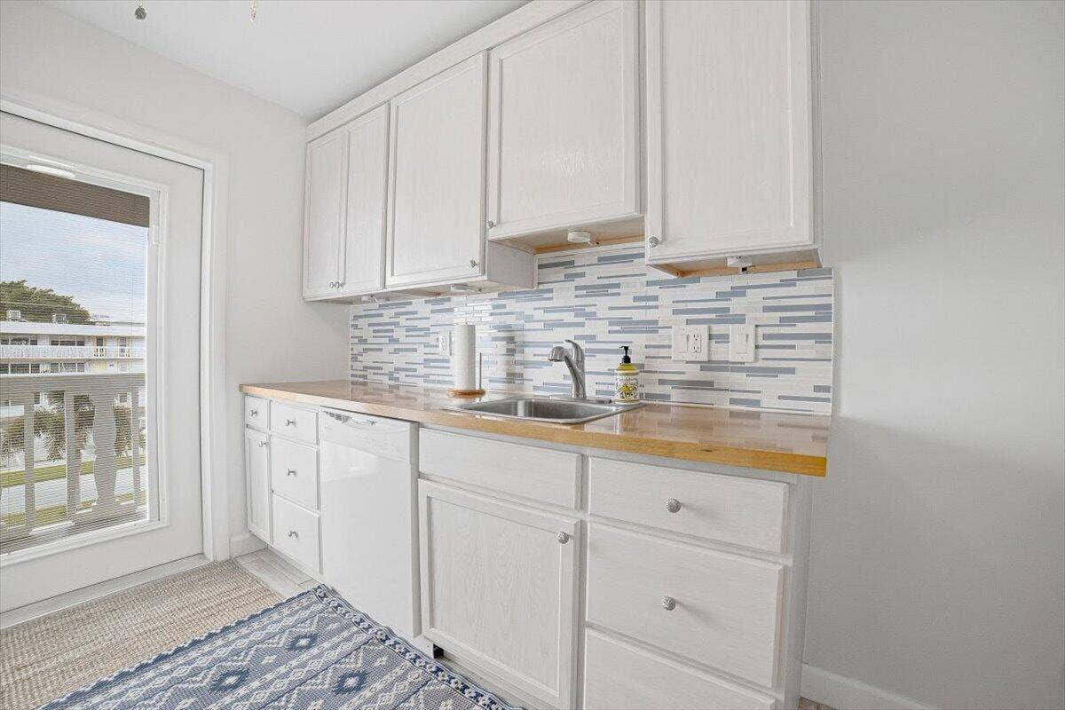 131 Doolen Court, #309, North Palm Beach, FL 33408 Kitchen