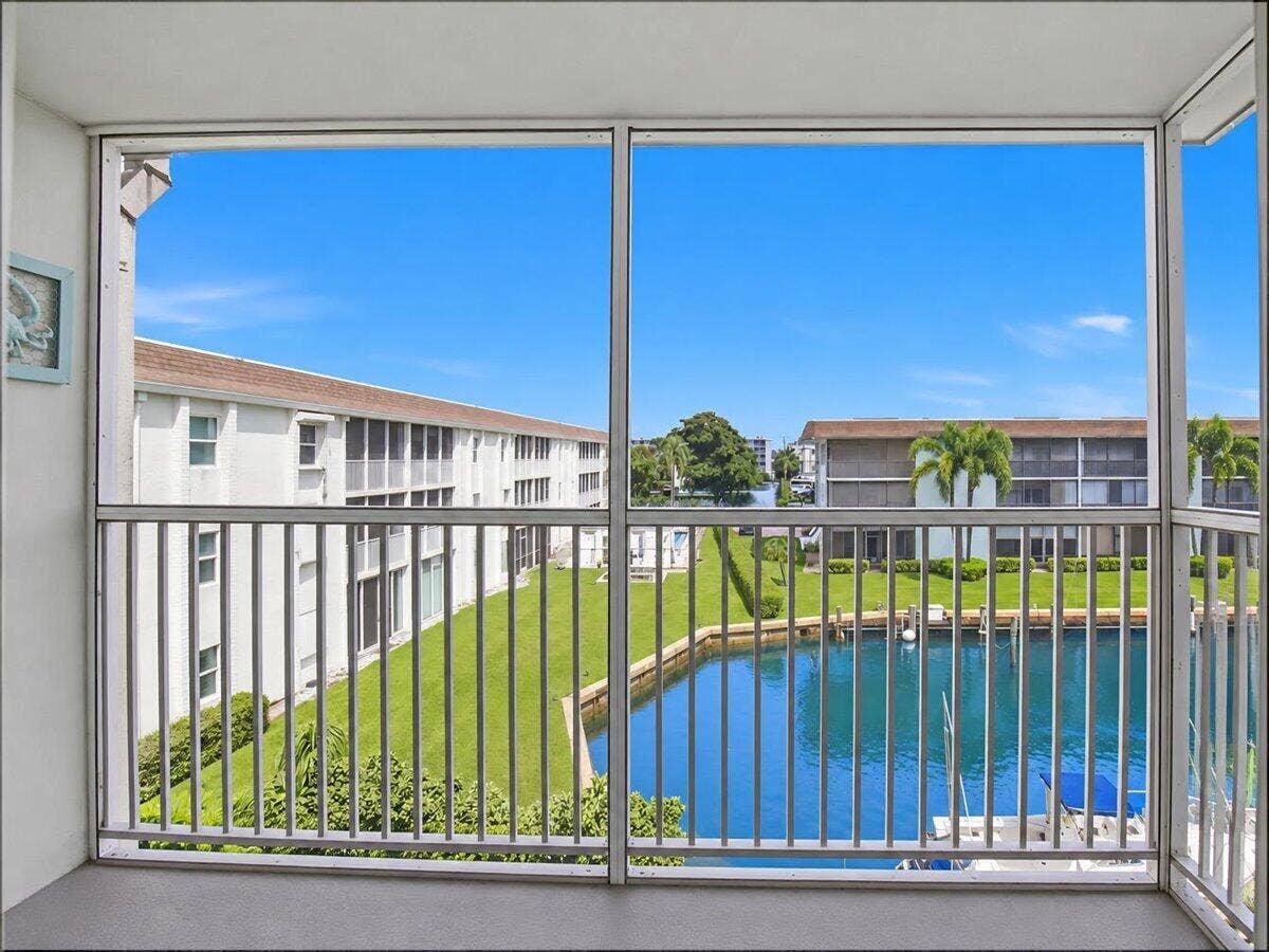 131 Doolen Court, #309, North Palm Beach, FL 33408 Screened Balcony off Master