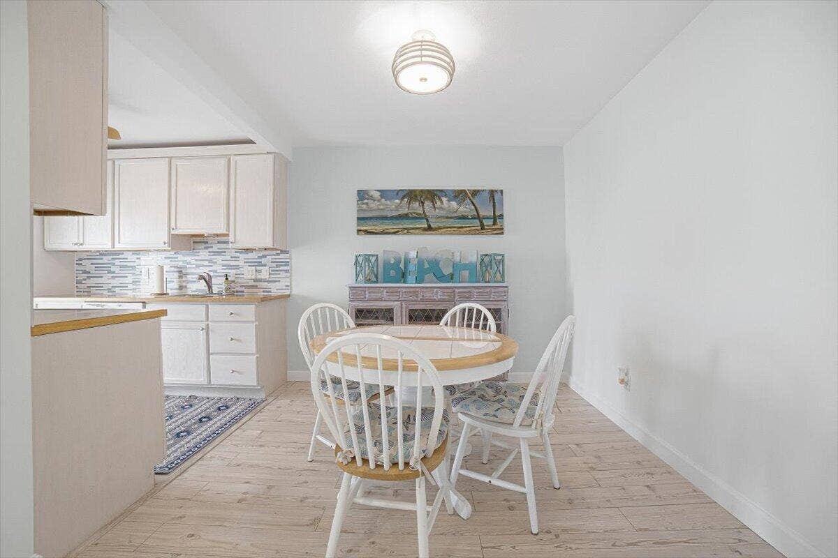 131 Doolen Court, #309, North Palm Beach, FL 33408 Dining Area