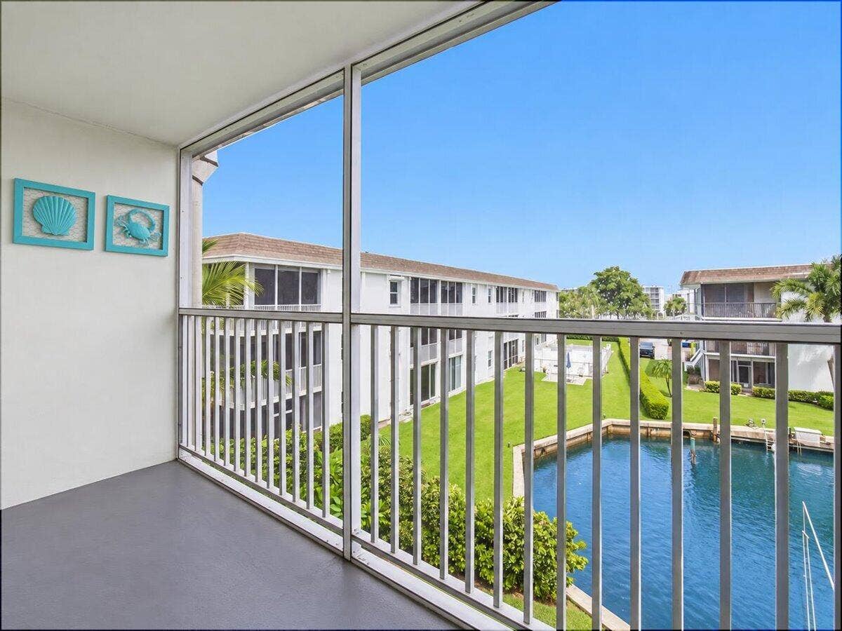131 Doolen Court, #309, North Palm Beach, FL 33408 Screened Balcony off Master