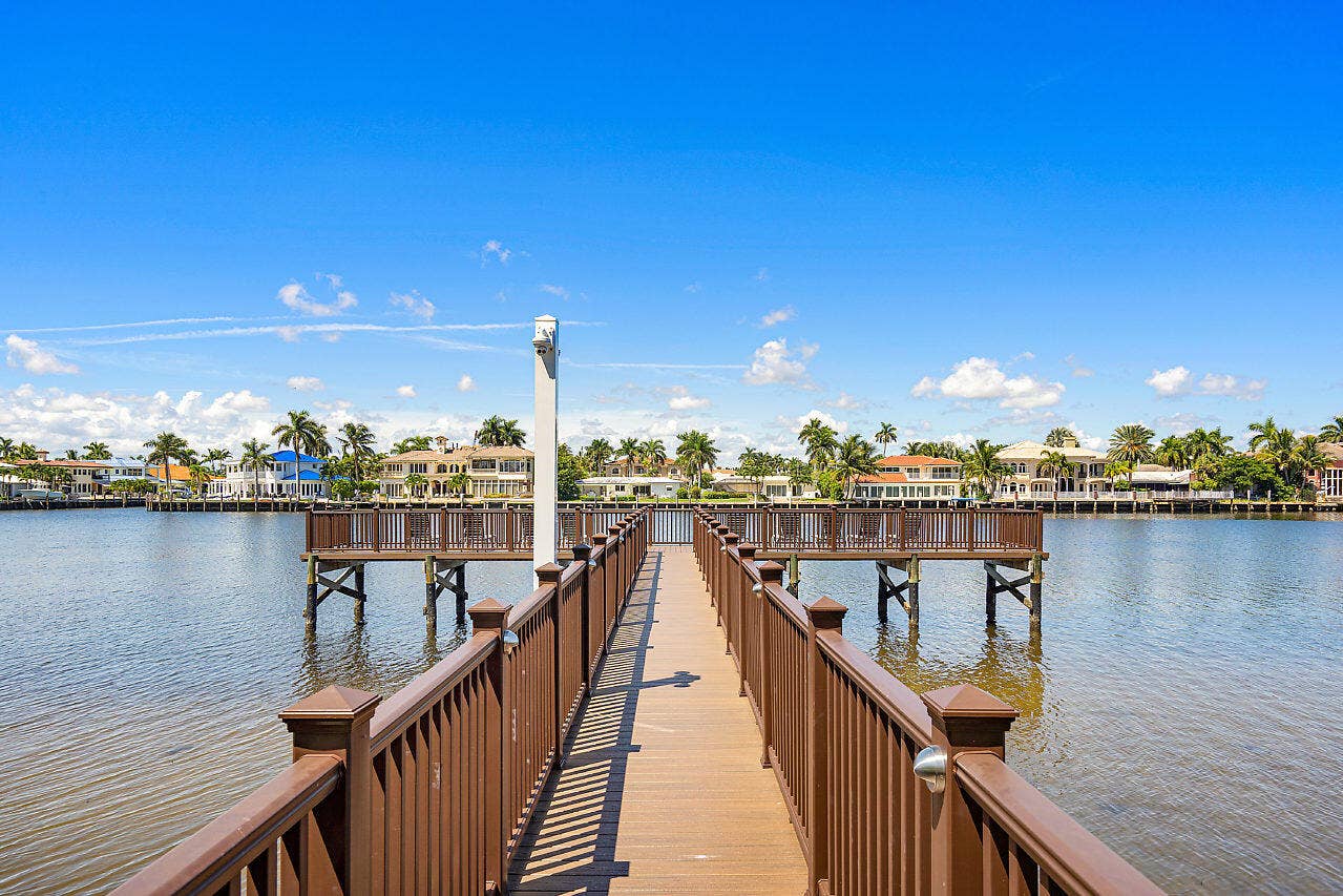 037-3596SOceanBlvd-HighlandBeach-FL-smal