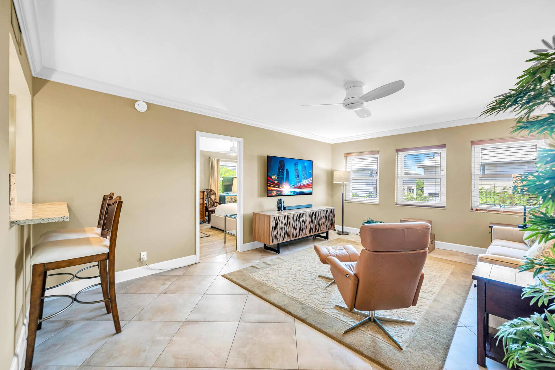615 NE 12th Avenue, #301, Fort Lauderdale, FL 33304 615 NE 12TH ST -10