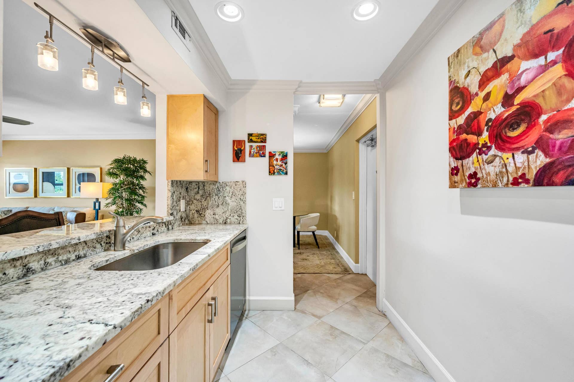 615 NE 12th Avenue, #301, Fort Lauderdale, FL 33304 615 NE 12TH ST -9