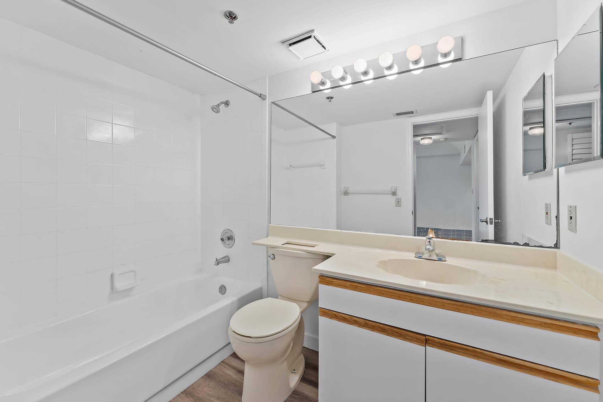 700 Uno Lago Drive, #404, Juno Beach, FL 33408 018-700UnoLagoDr-404-JunoBeach-FULL