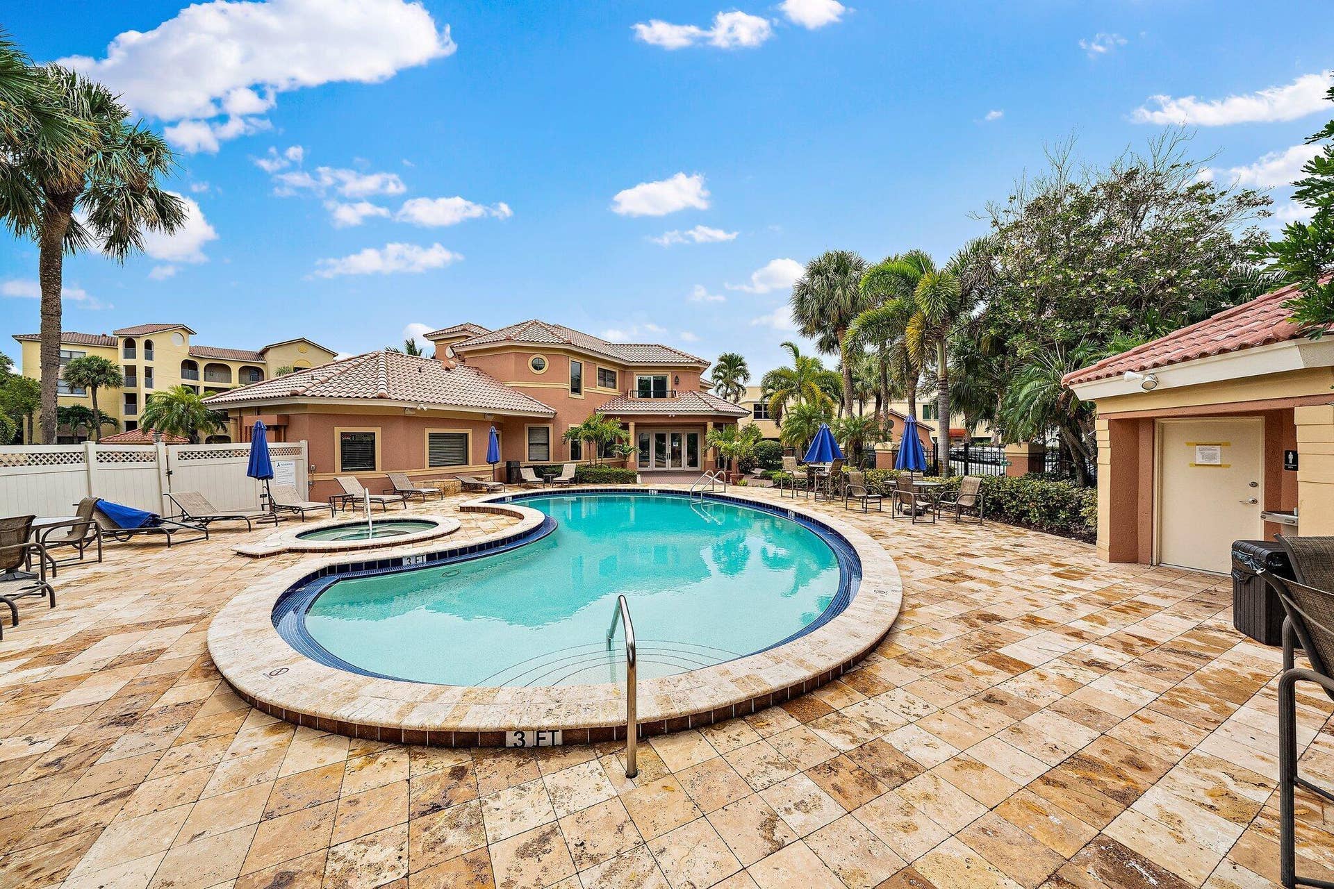 700 Uno Lago Drive, #404, Juno Beach, FL 33408 044-700UnoLagoDr304-JunoBeach-FL-SMALL