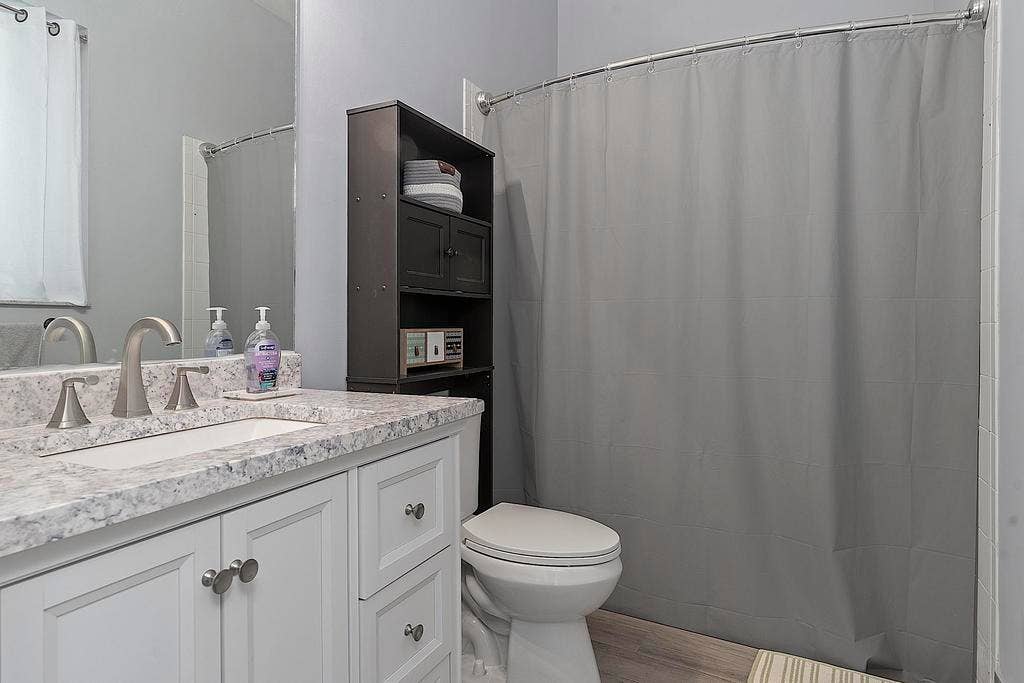 5734 NW 50th Dr - - 571